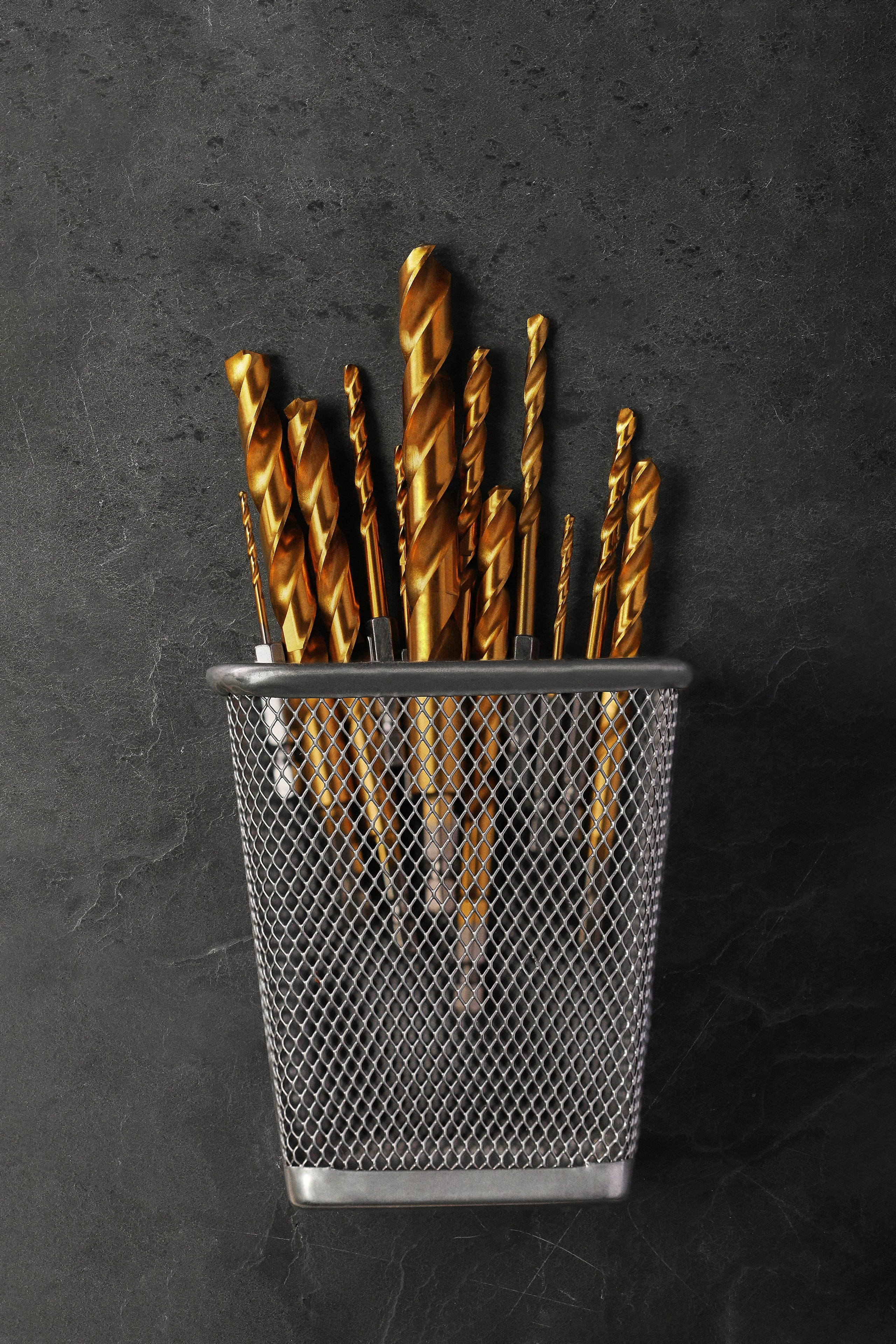 "Профессиональная предметная фотосъемка паяльников для каталога инструментов""Высококачественное изображение паяльника с детальной проработкой корпуса и наконечника""Рекламная съемка паяльников с акцентом на эргономичный дизайн и функциональность""Студийная предметная фотосъемка электрических паяльников с белым фоном""Макрофотография паяльника для интернет-магазина электроинструментов""Коммерческая фотосъемка профессиональных паяльников для маркетинговых материалов""Фотография паяльника с подсветкой для презентаций и технической документации". Имиджевая съемка коронка Имиджевая съемка сверла по металу 