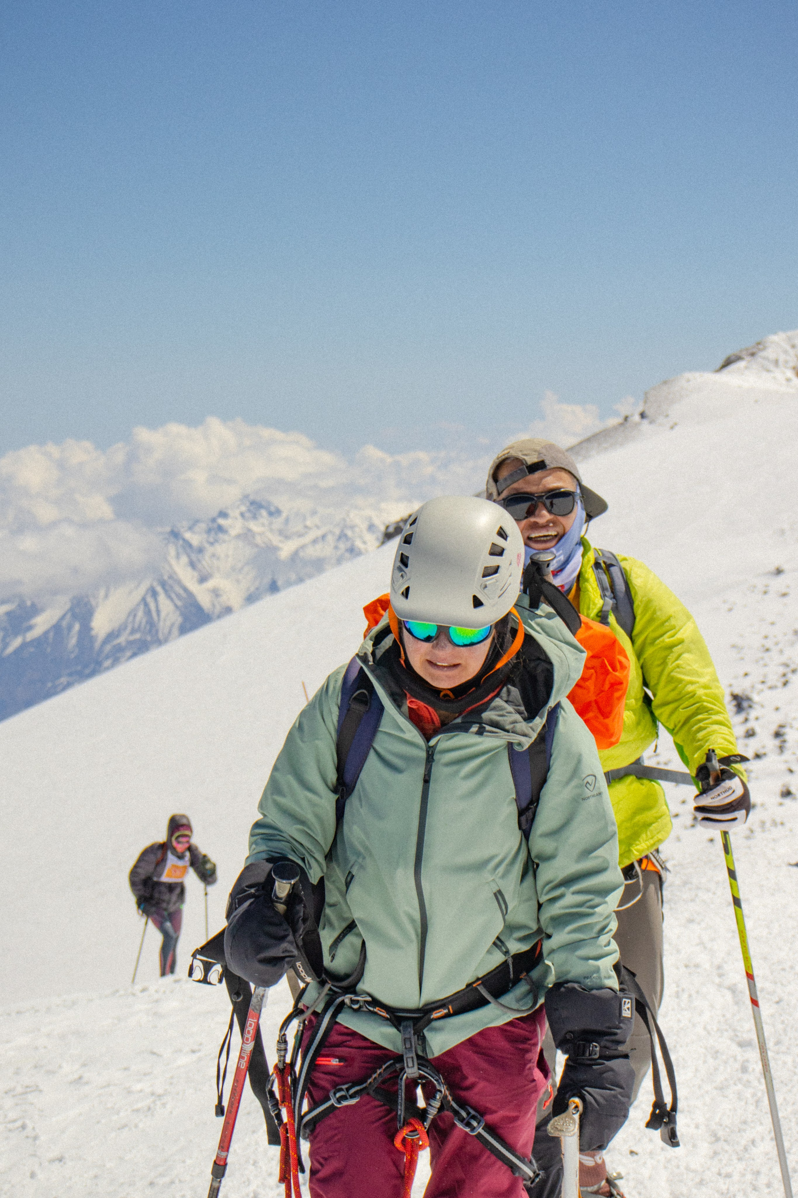 Скайранинг. Фотограф на трекинг и восхождение Эльбрус, Приэльбрусье. Елизавета Бобок