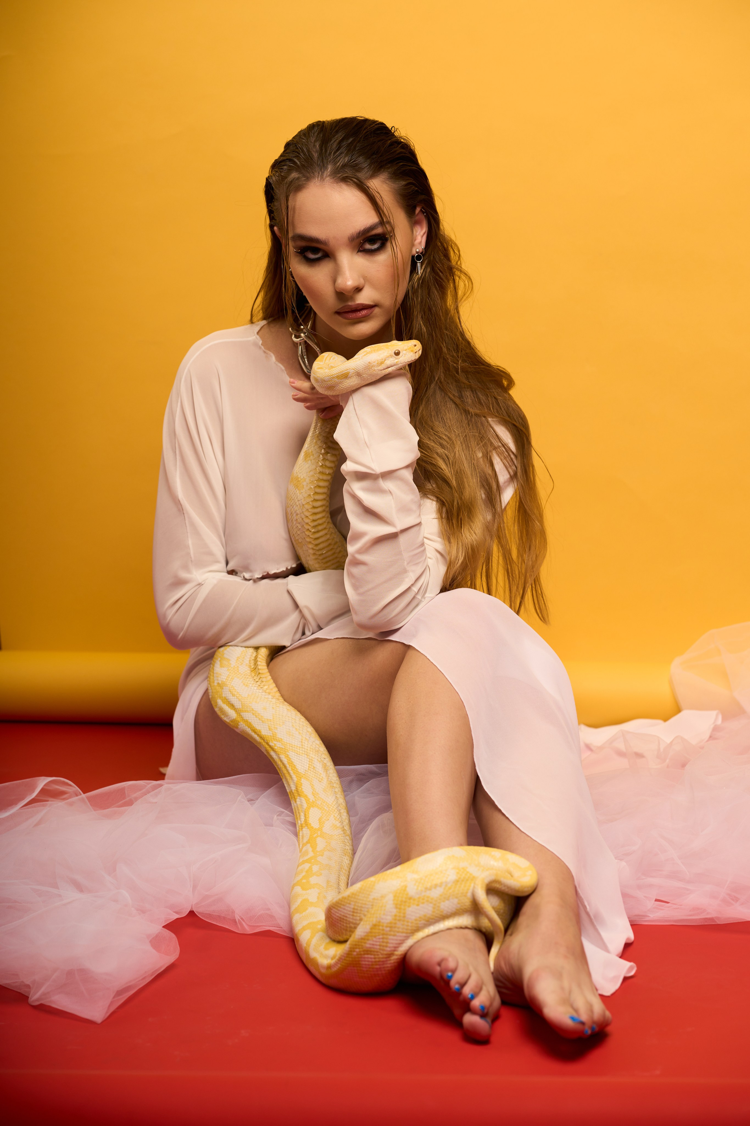 Фотосессия с символом 2025 года. Профессиональный Фотограф и Видеооператор