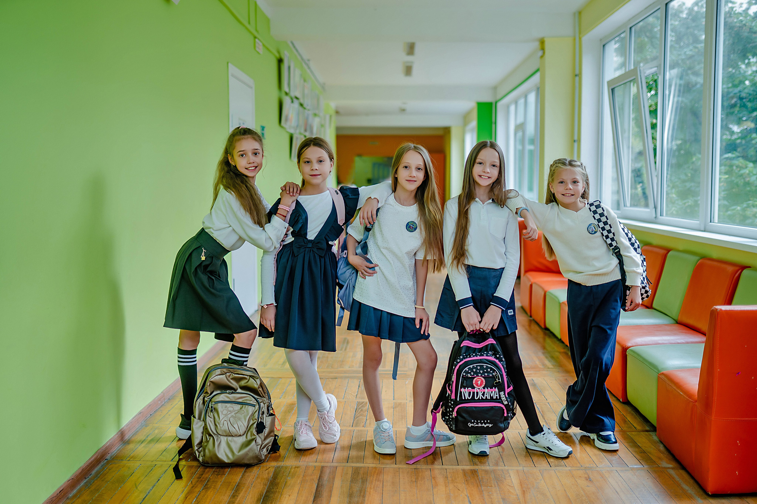 «Школьные годы» (до 120 страниц) для 1-4 и 5-9 классов. Современные Выпускные Альбомы в Ростове-на-Дону