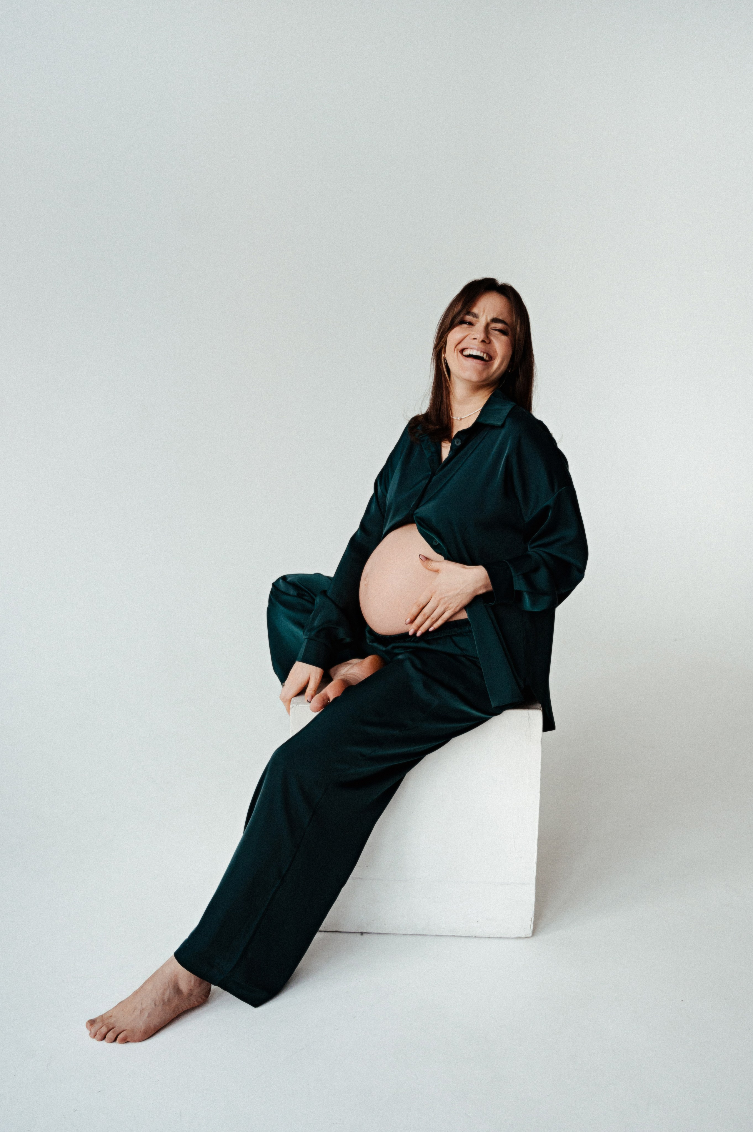 Валерия. Профессиональный фотограф беременности в СПБ. Стильные фотосессии беременности в стиле минимализм и классическая фотография