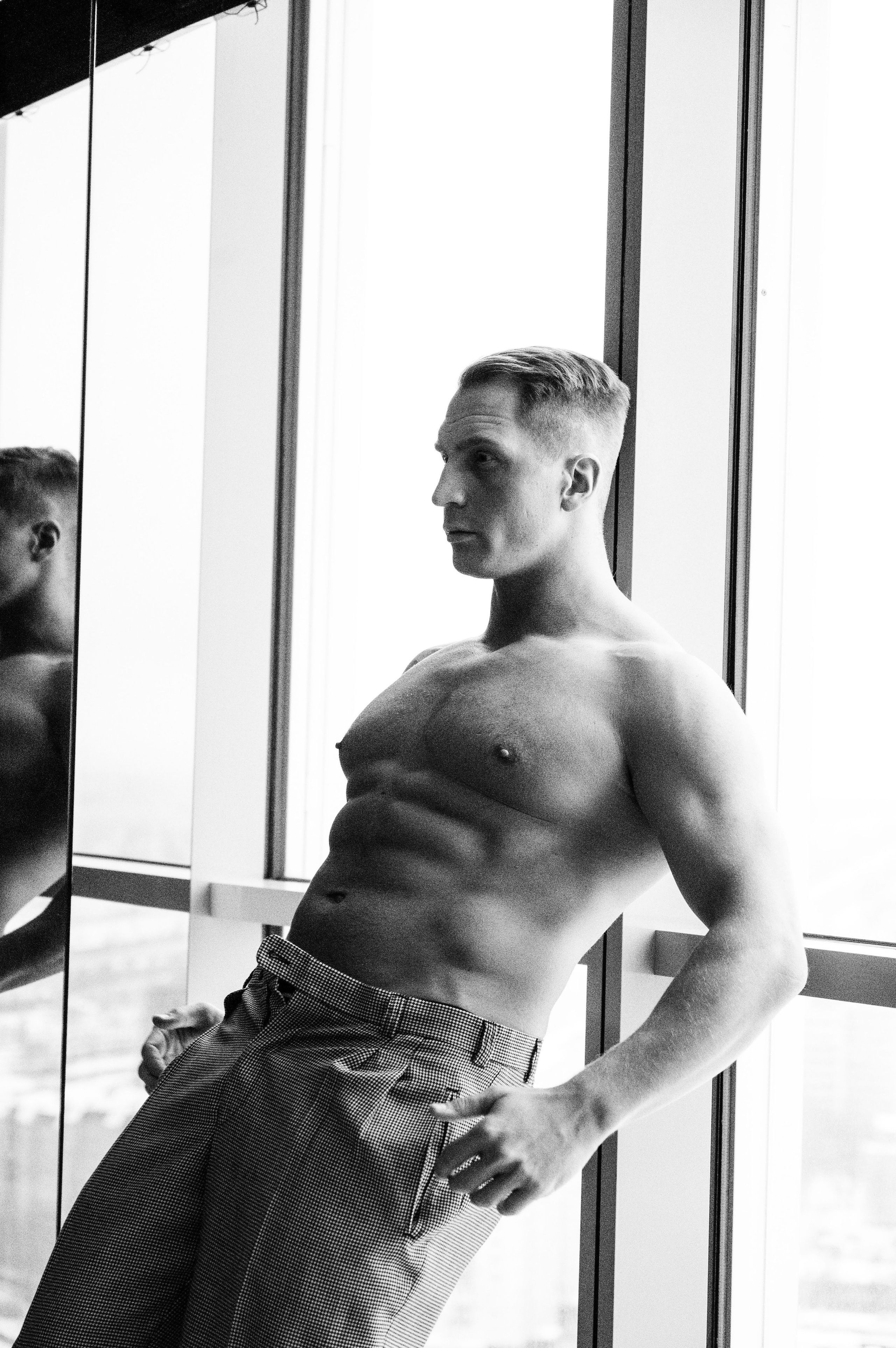 Андрей. Профессиональный фотограф беременности в СПБ. Стильные фотосессии беременности в стиле минимализм и классическая фотография