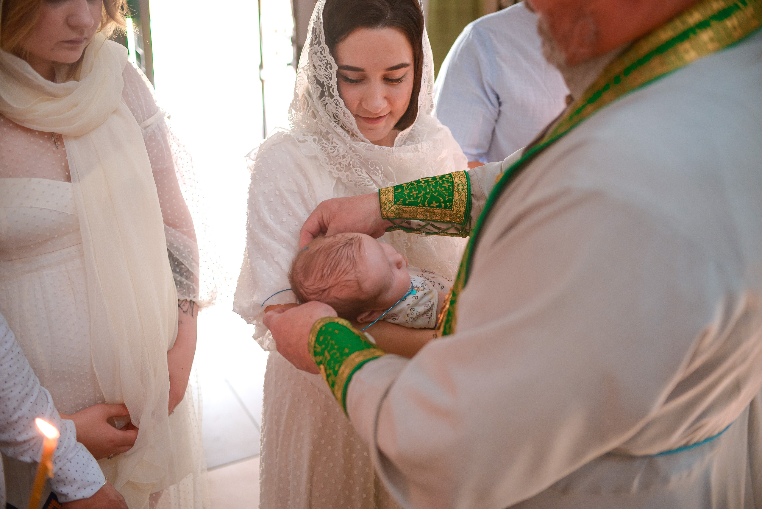 Крещение Никиты в хр.Благовещения Пресвятой Богородицы в Боровлянах. Семейный фотограф на выписку из роддома и крещение Минск Настя Гришук