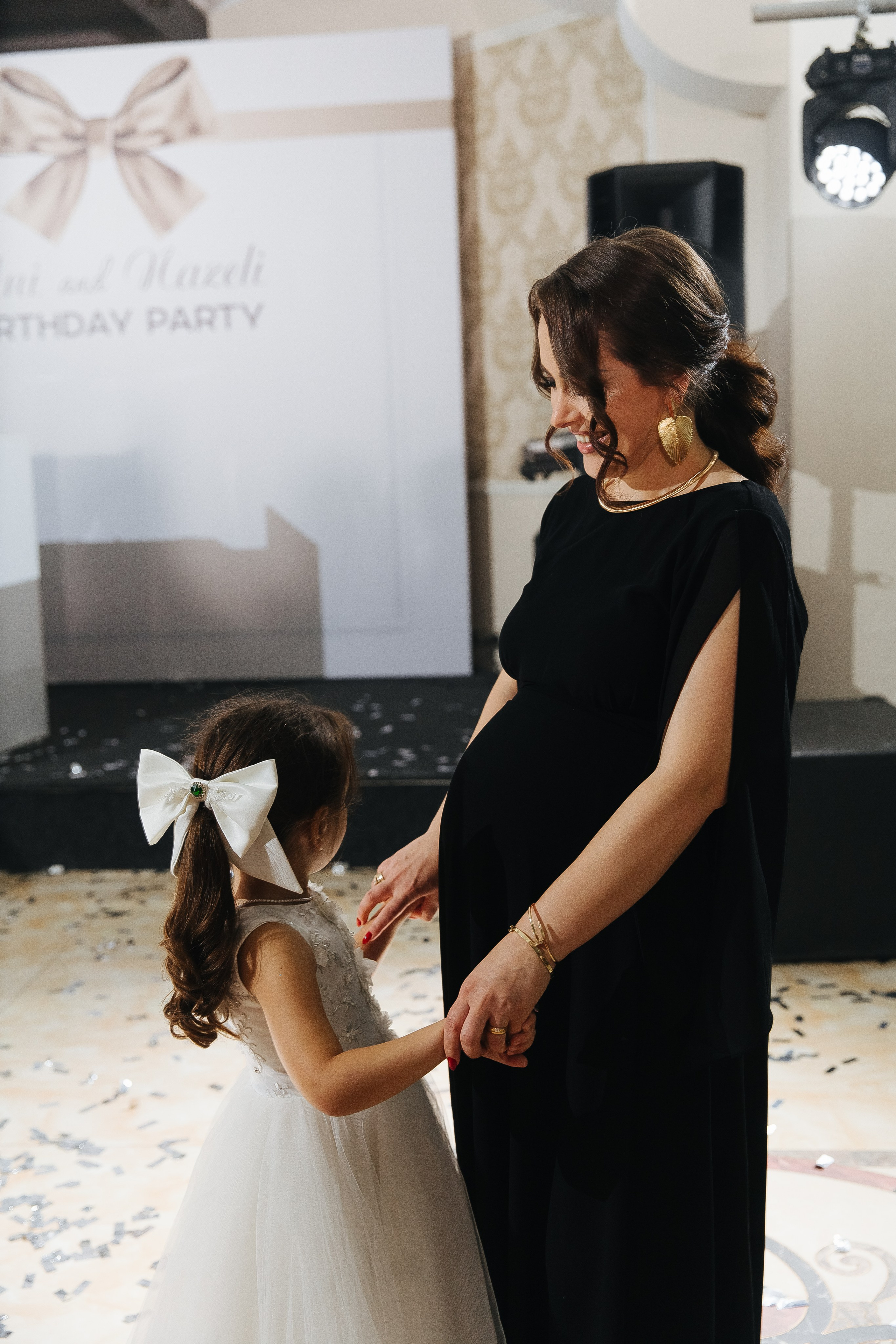 Ани и Назели. 35&5 День рождения, «Янтарь». Фотограф в Красноярске Надежда Воскресенская