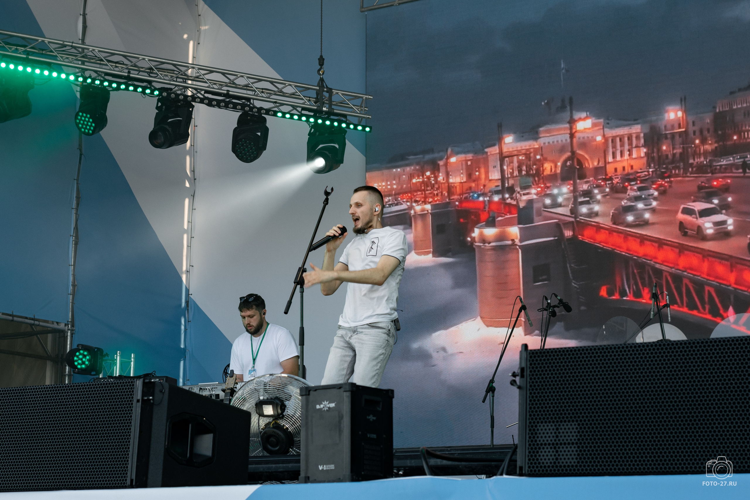 Антон Курдюмов фотограф в Хабаровске Рина Курдюмова фото27 foto27 Антон Дорофеев репортажный репортаж документалист Тони и Рина фотосоздатели ПаПаРоК Рок над Амуром 2024 фестиваль Хабаровск