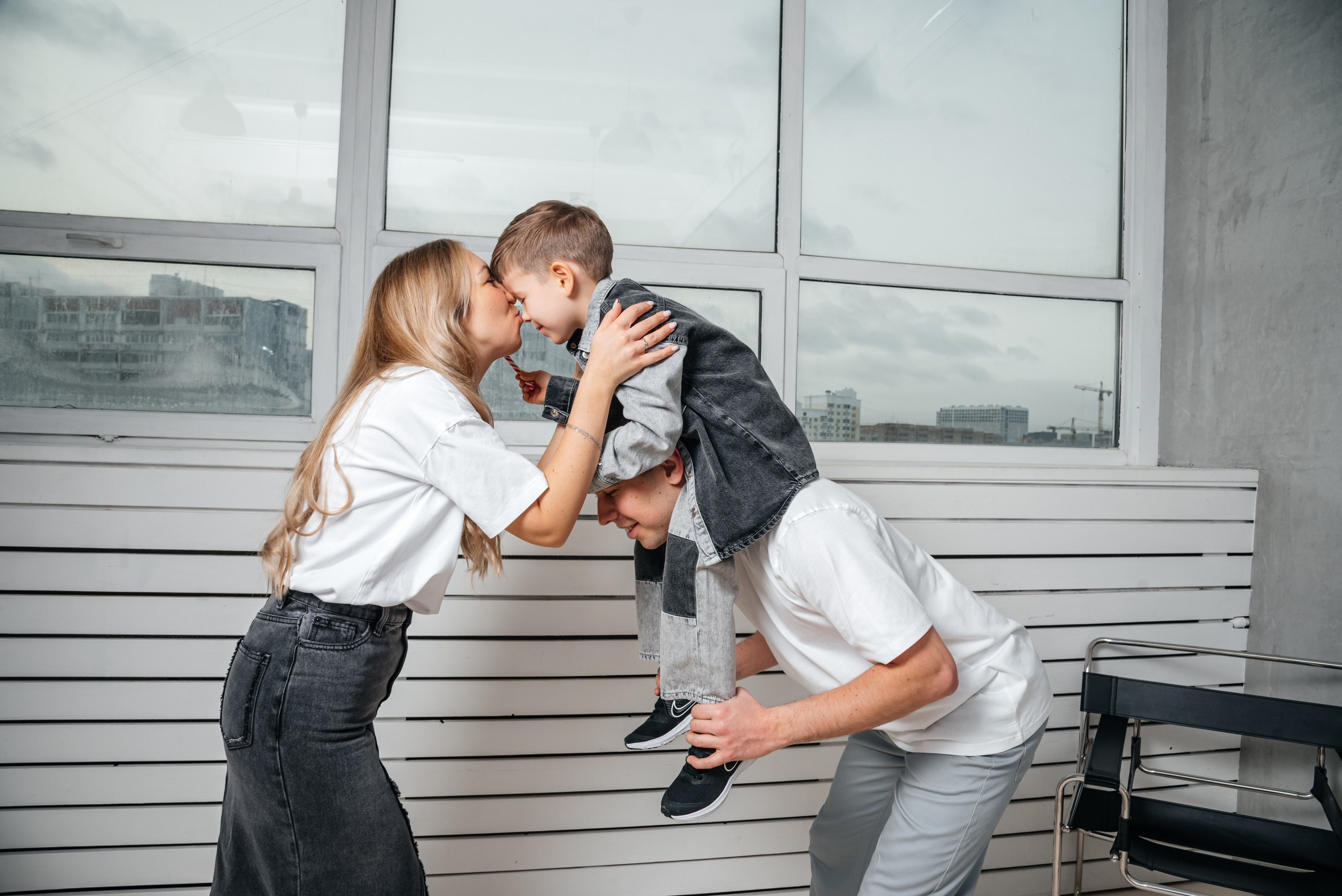 семейная фотосессия в студии, семейная фотосессия в студии с детьми, фотосессия с детьми, семейная фотосессия в студии идеи, детский фотограф москва, детский фотограф, семейный фотограф москва, фотосъемка с детьми в студии