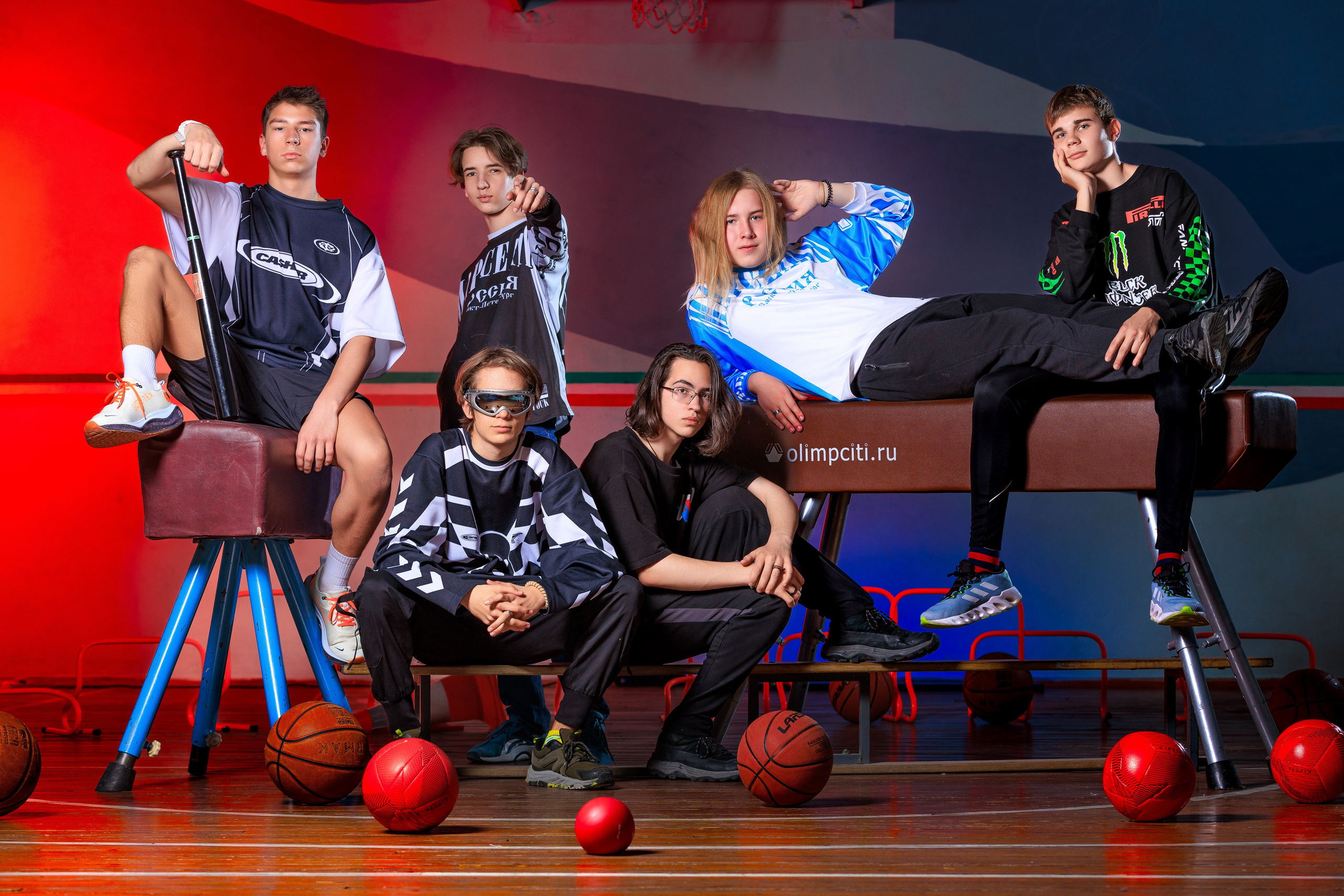 Смотреть фотки в спортзале. Выпускные альбомы Геленджик, Новороссийск, Краснодар, Туапсе