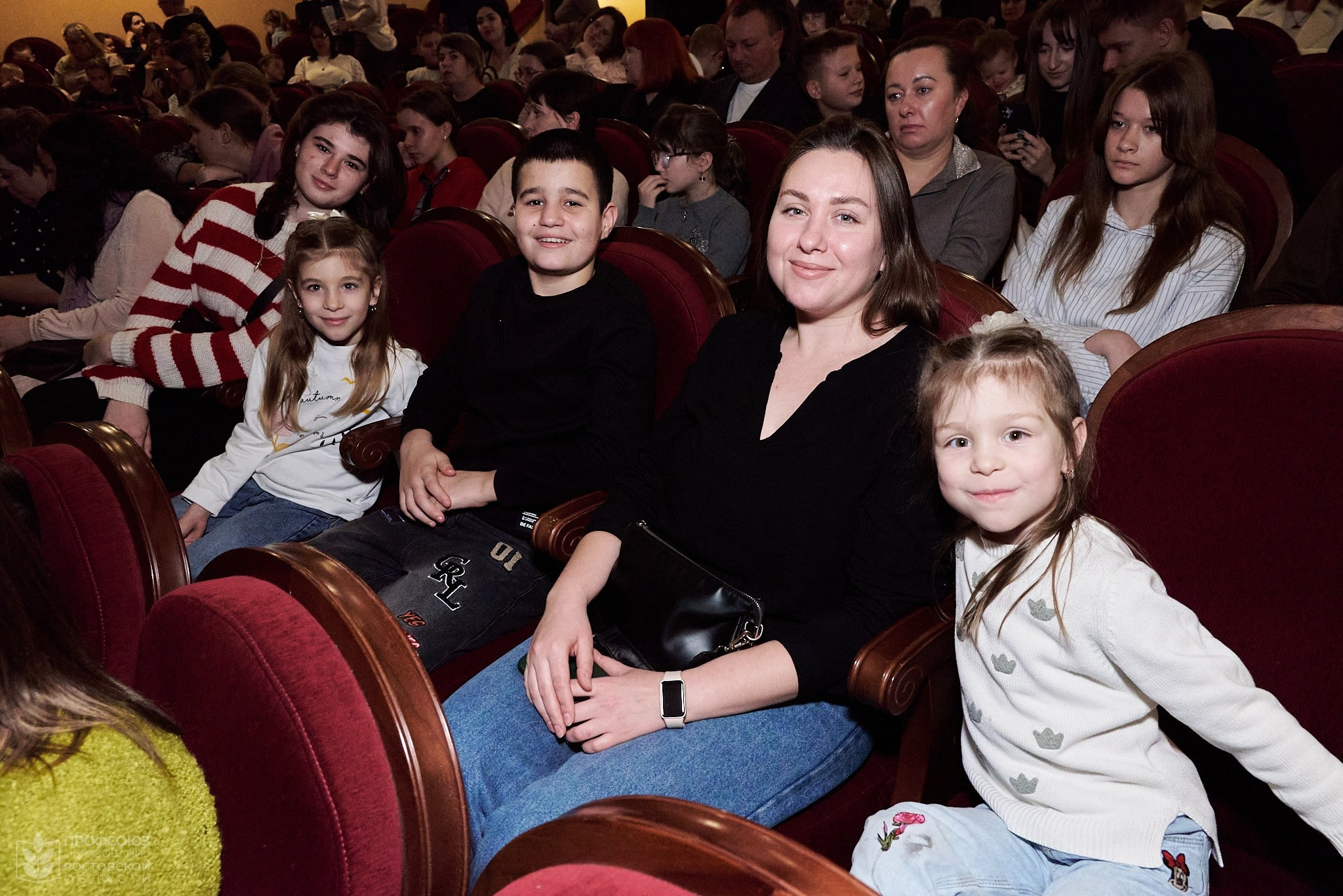 Детское мероприятие: профсоюзная елка в театре. Репортажный фотограф | Леонид Черков
