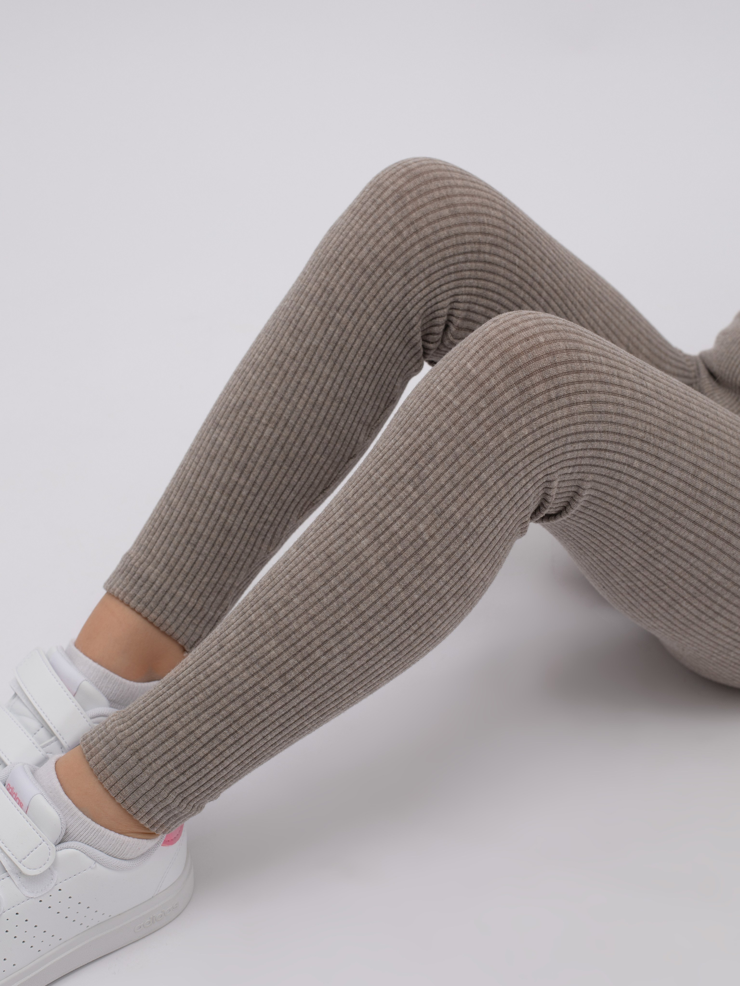 Детские лосины. Фотостудия предметной и модельной съёмки для маркетплейсов