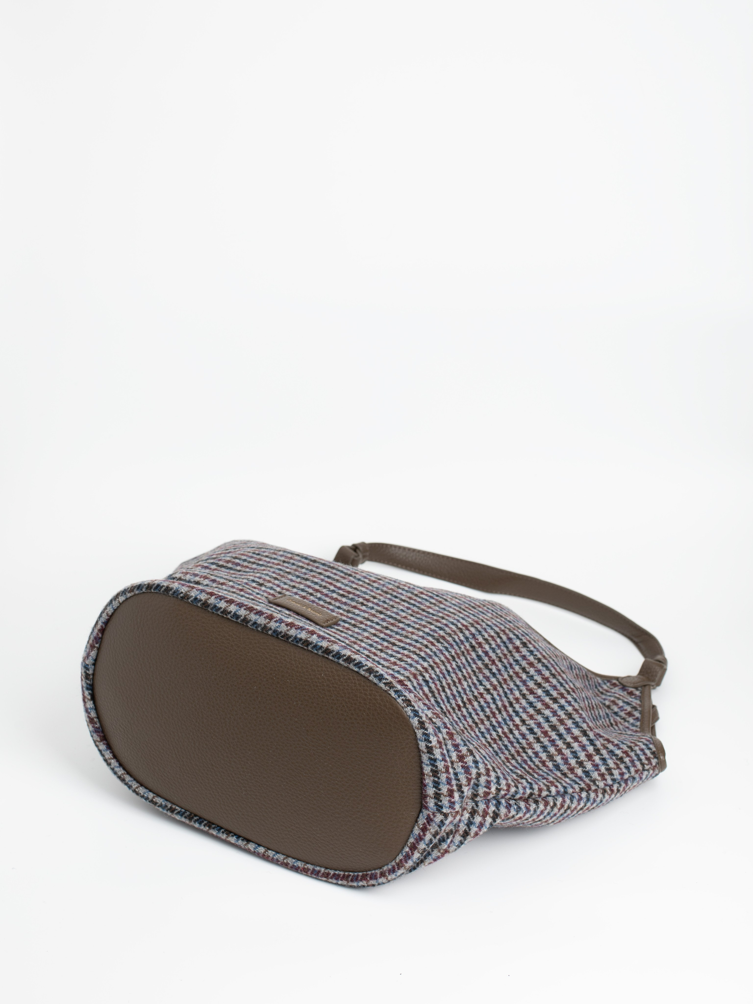 Женские сумки. Фотостудия предметной и модельной съёмки для маркетплейсов