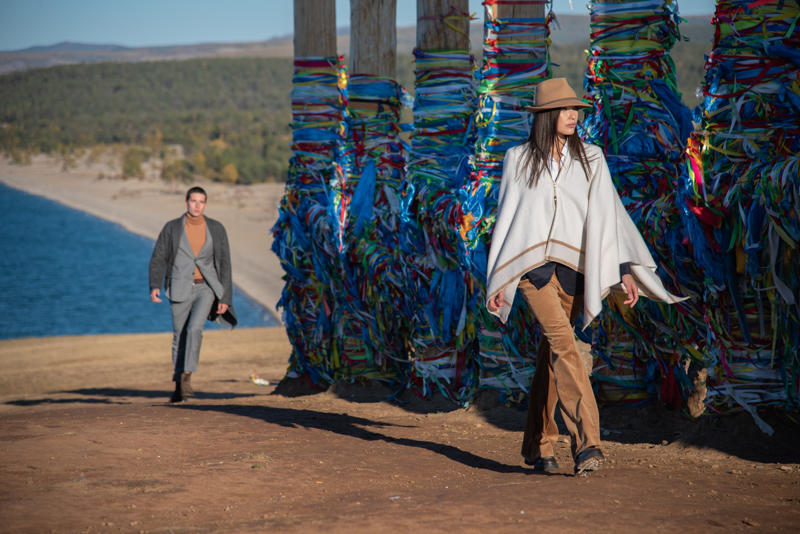 Съёмка одежды на Ольхоне. Занимаюсь профессиональной фотографией и живу рядом с Байкалом. Работаю в разных жанрах
