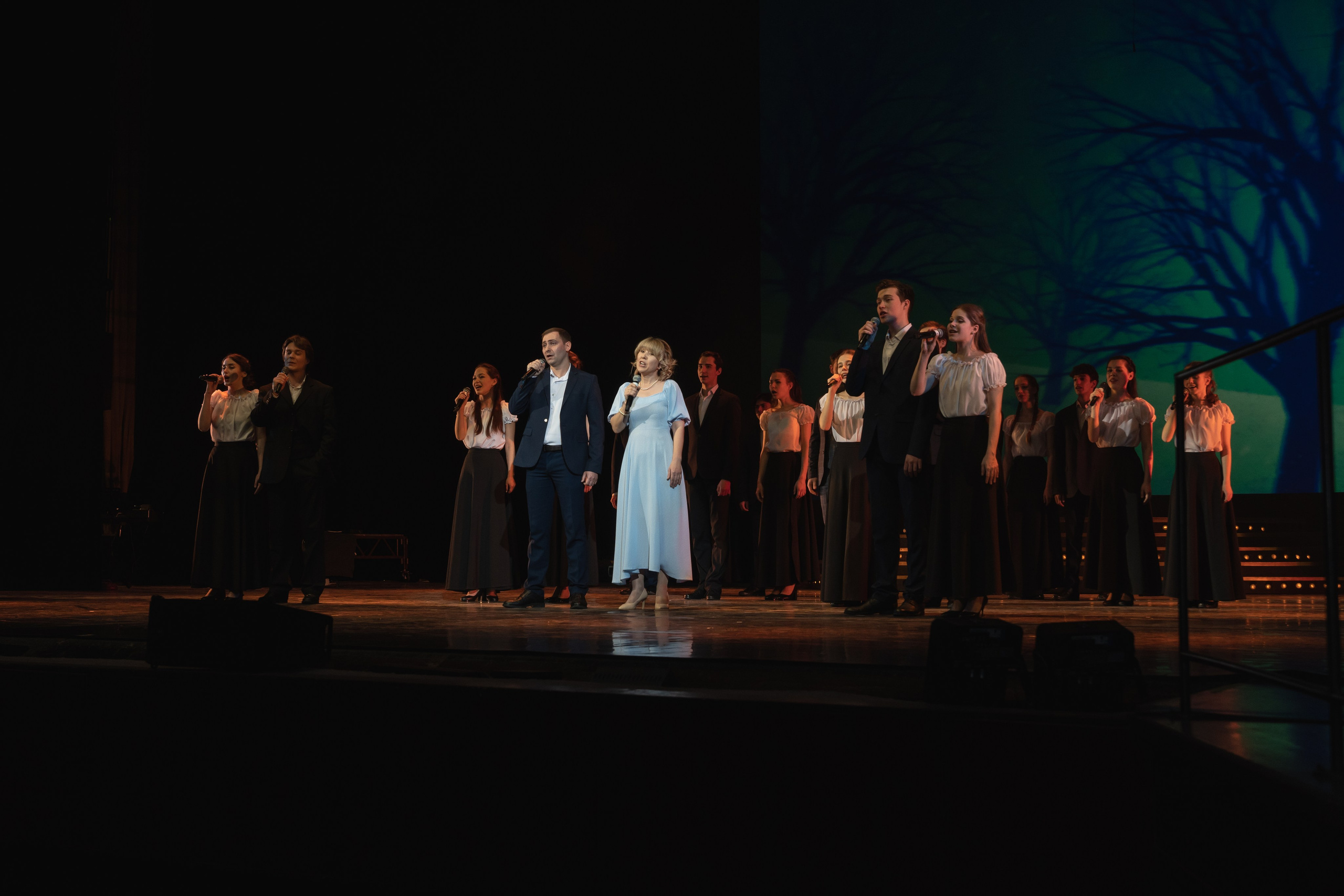 Музыкальный театр. Занимаюсь профессиональной фотографией и живу рядом с Байкалом. Работаю в разных жанрах