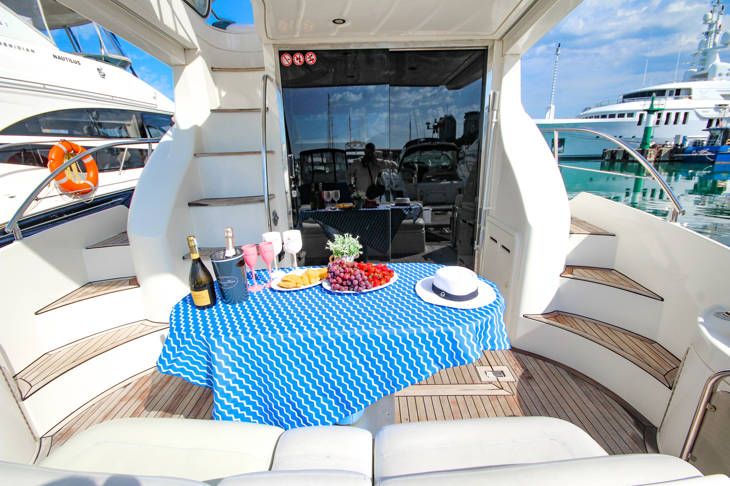 Яхта Санторини Аренда Яхты в Сочи Яхтанаморе YACHTNAMORE YACHTANAMORE