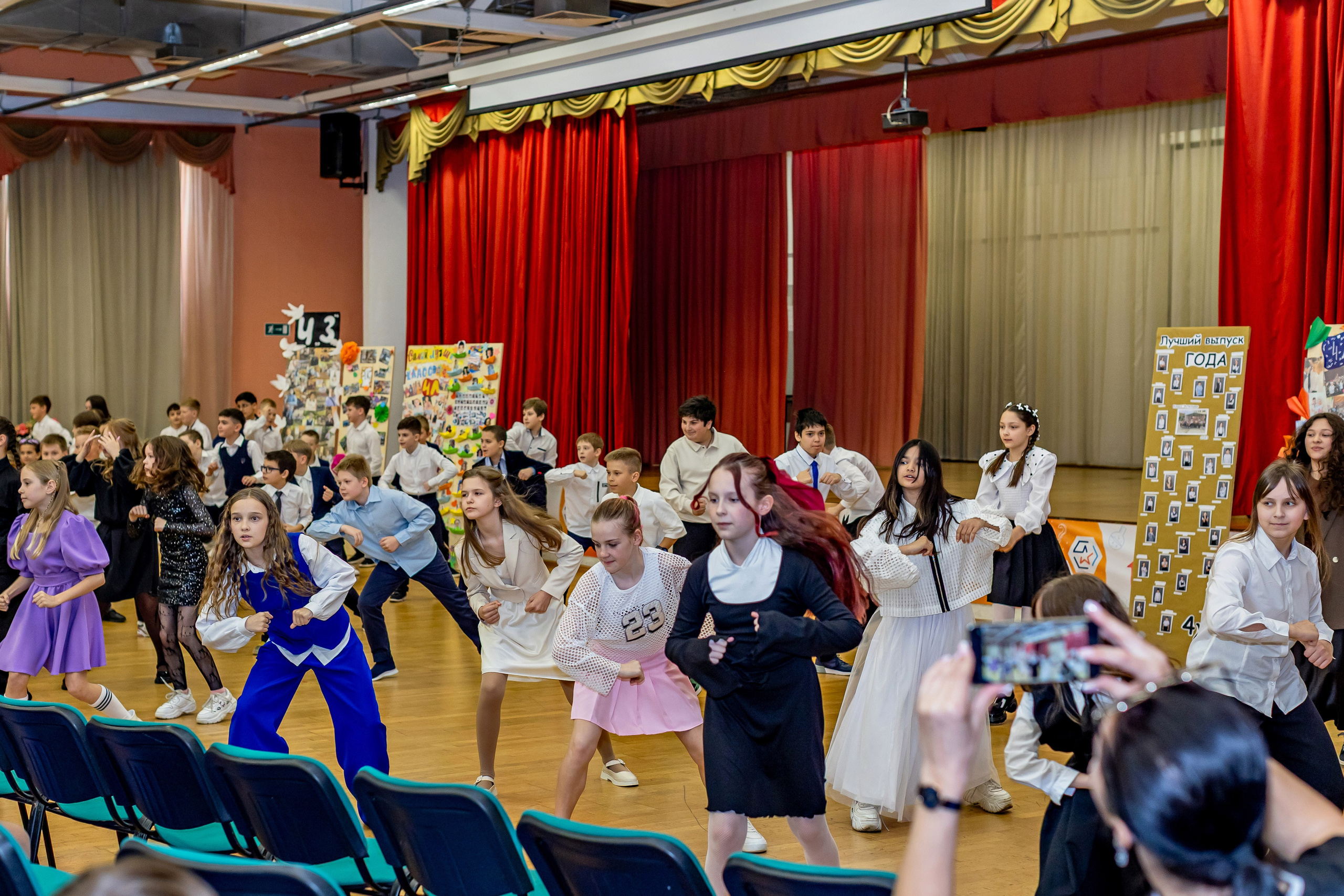 Выпускной праздник в начальной школе. Фотограф и видеограф Москва. Свадебный фотограф, видеограф. Выпускные альбомы. Оживающие альбомы