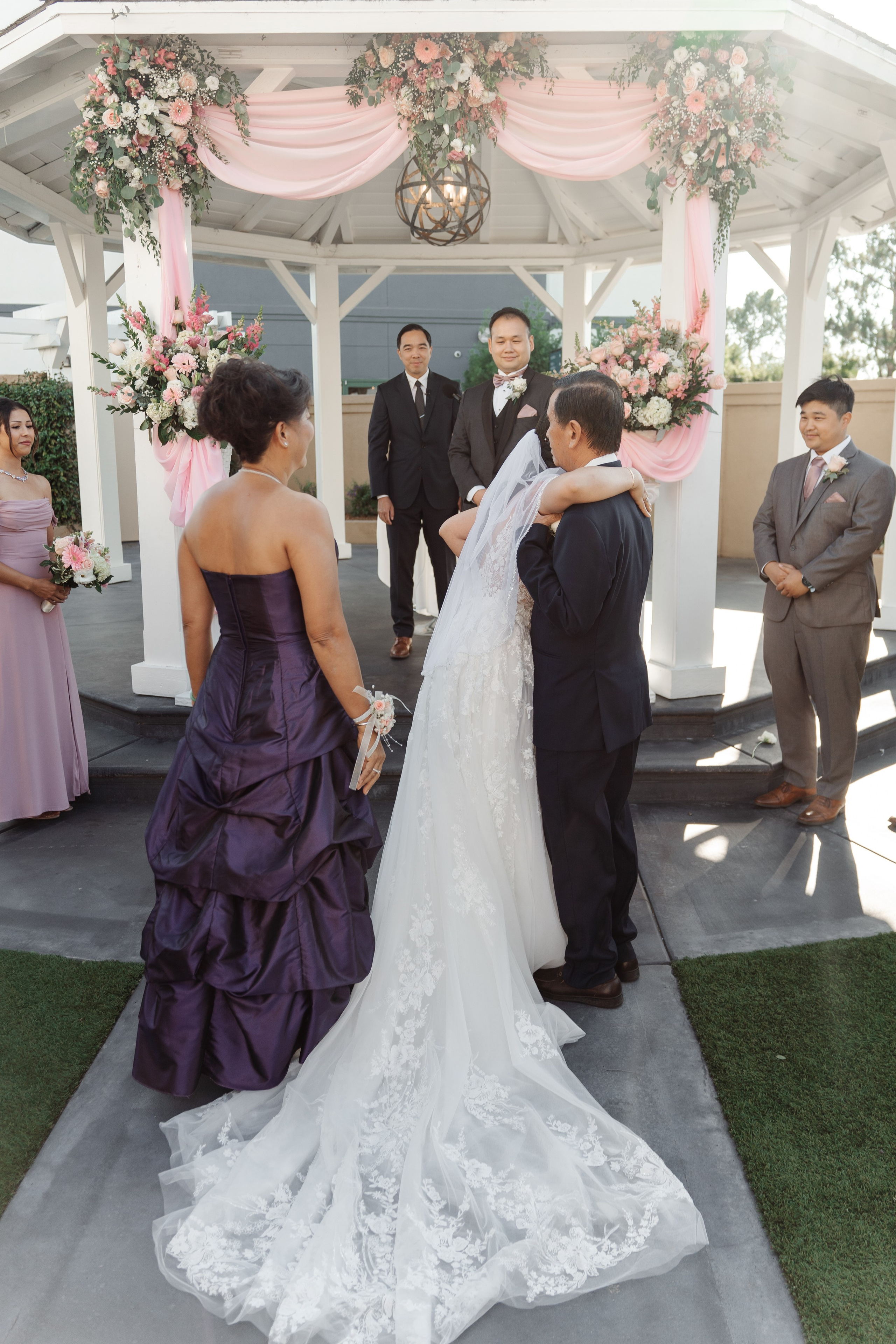 2025-08-16_AndreaChristopher. Ретушер Зенькевич Света