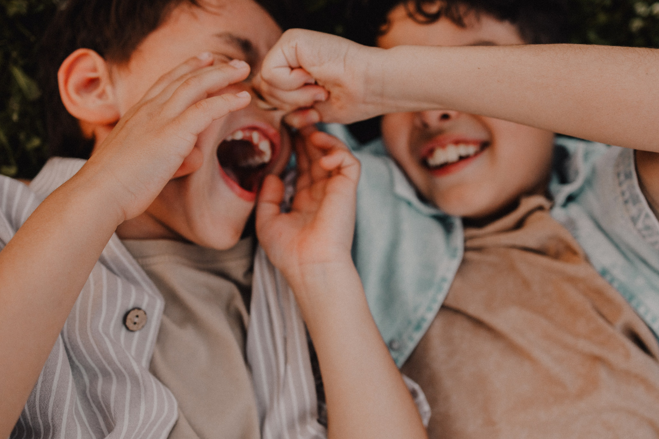 На лужайке. Семейный фотограф Москва