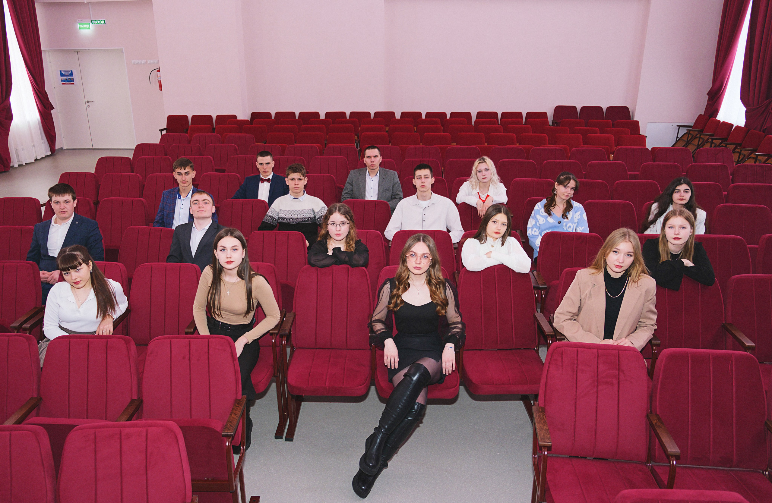 Выпускной альбом 2024. Фотограф и видеограф в Омск/Москва Сащенко Лера