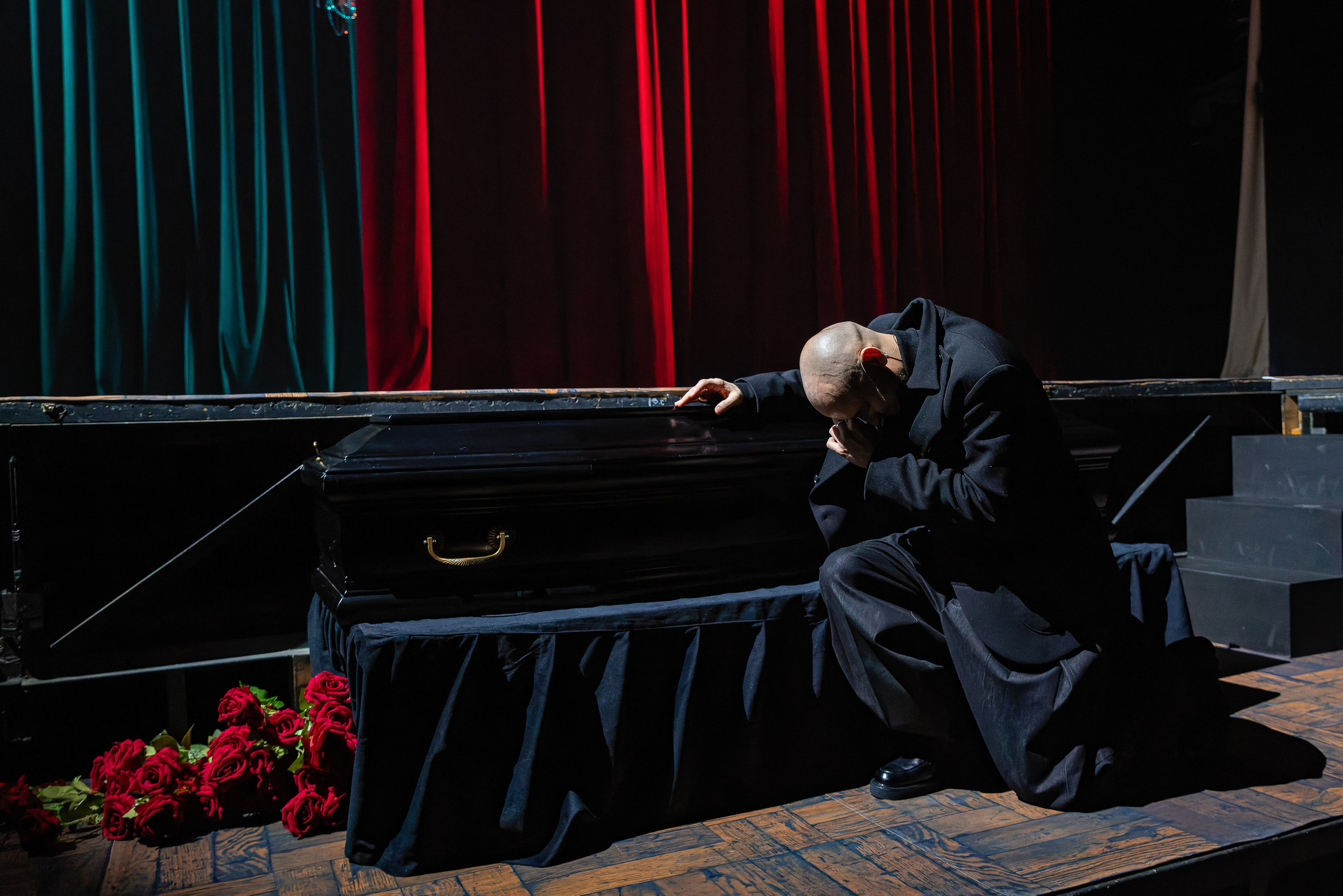 Гамлет, театр на Таганке, реж. Мурат Абукалтинов. Фотограф и режиссер Московко Екатерина