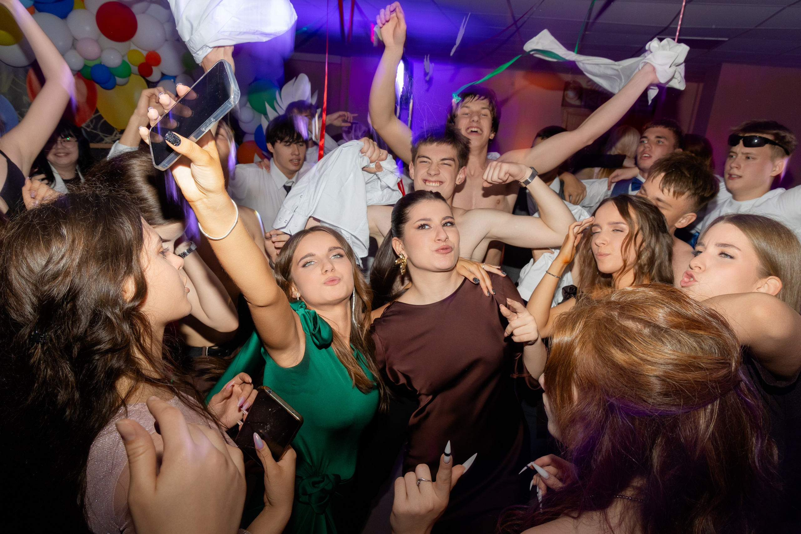 Школьный выпускной 2025 год в Минске, Беларуси. Свадебный фотограф в Минске/Беларуси Сергей Спиридонов