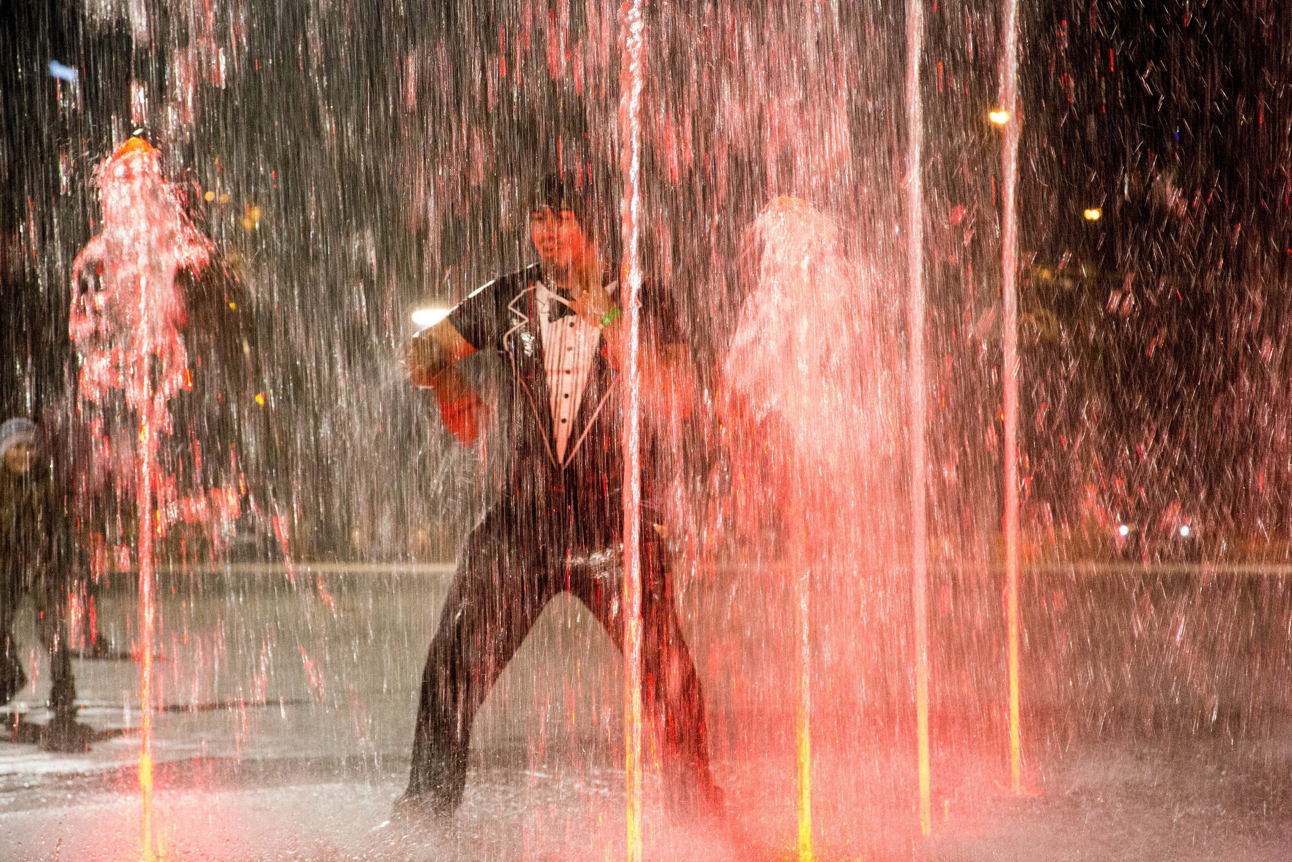 Фотосессия в фонтане. Фотограф Пермь. Фотосессия в фотостудии Перми и на свежем воздухе