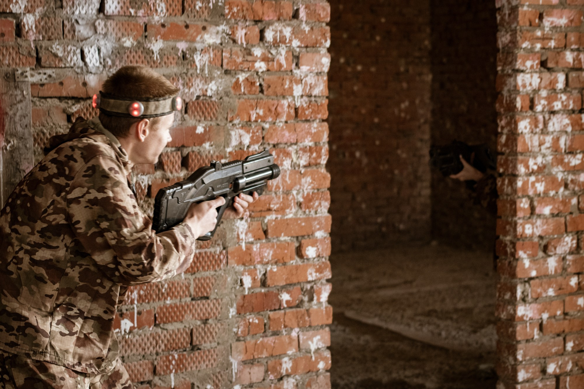 Лазертаг на заводе ЗИП. Репортажный, промышленный и маркетплейс-фотограф Дмитрий Чернат