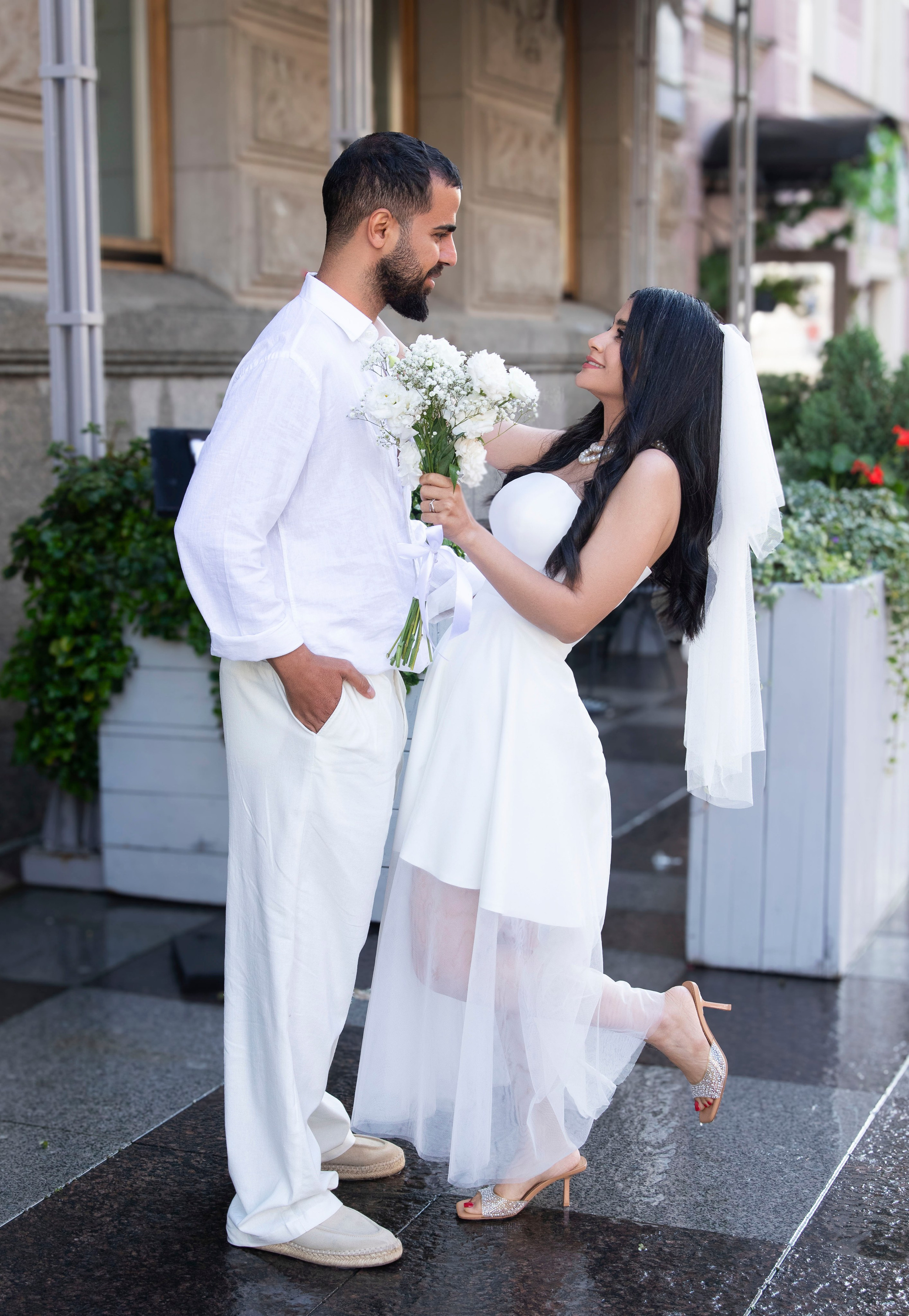 Свадебная прогулка Иранской пары по городу. Портретный фотограф в Санкт-Петербурге Савельева Ольга