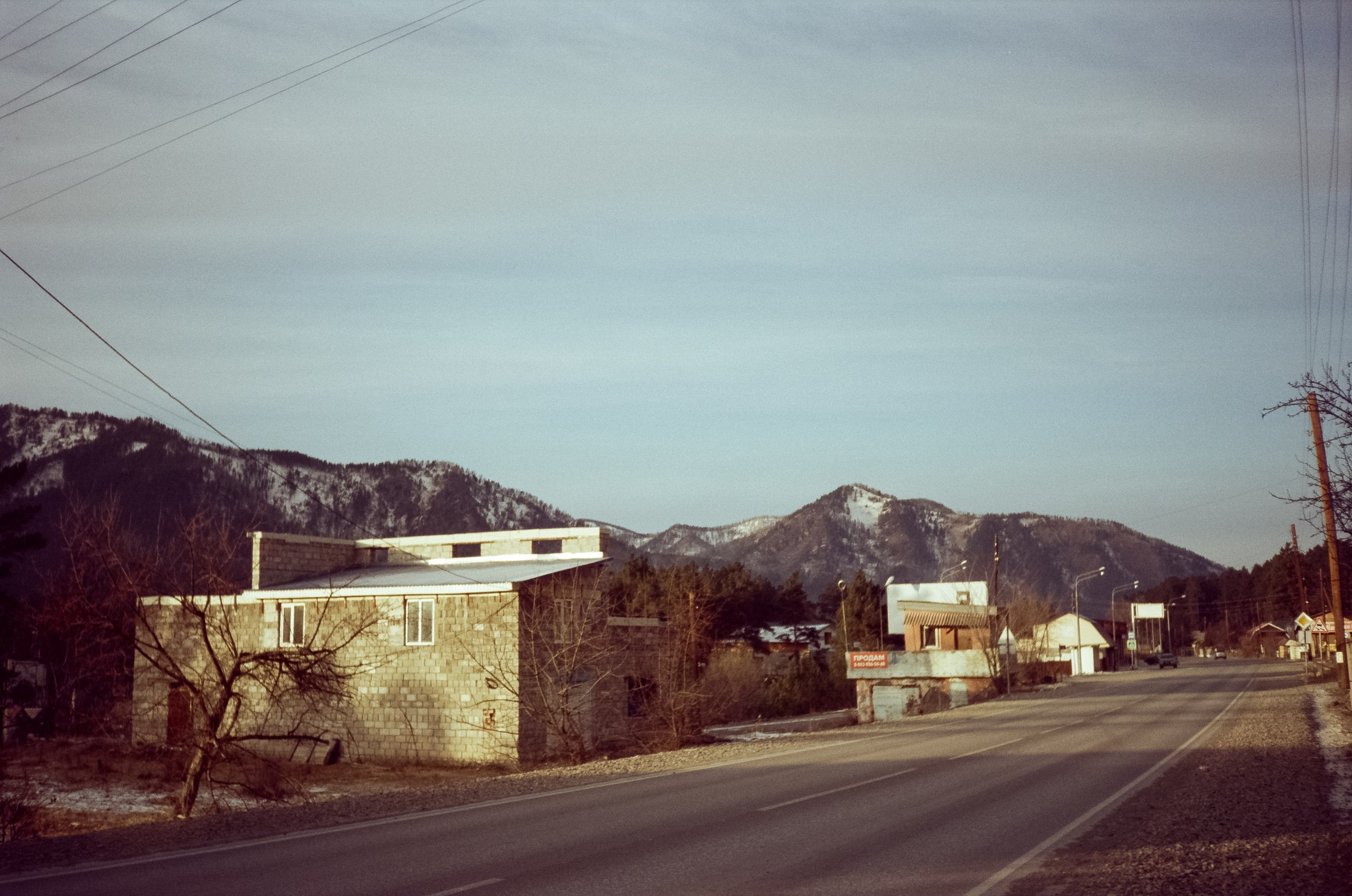 Сила Алтая и дорога в Манжерок. Land Cruiser и горы на закате. Фотограф-документалист Мария Осокина