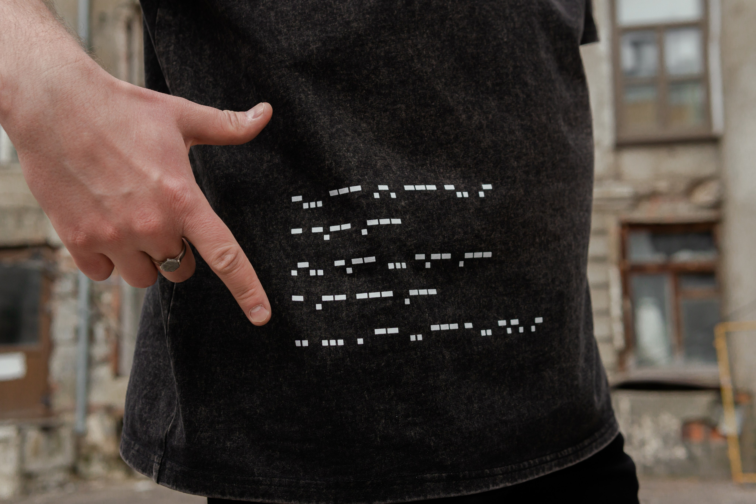 Съемка мерча БЛТ* Semiotica в городе. Фотограф-анималист Ксения Воробьева, Москва