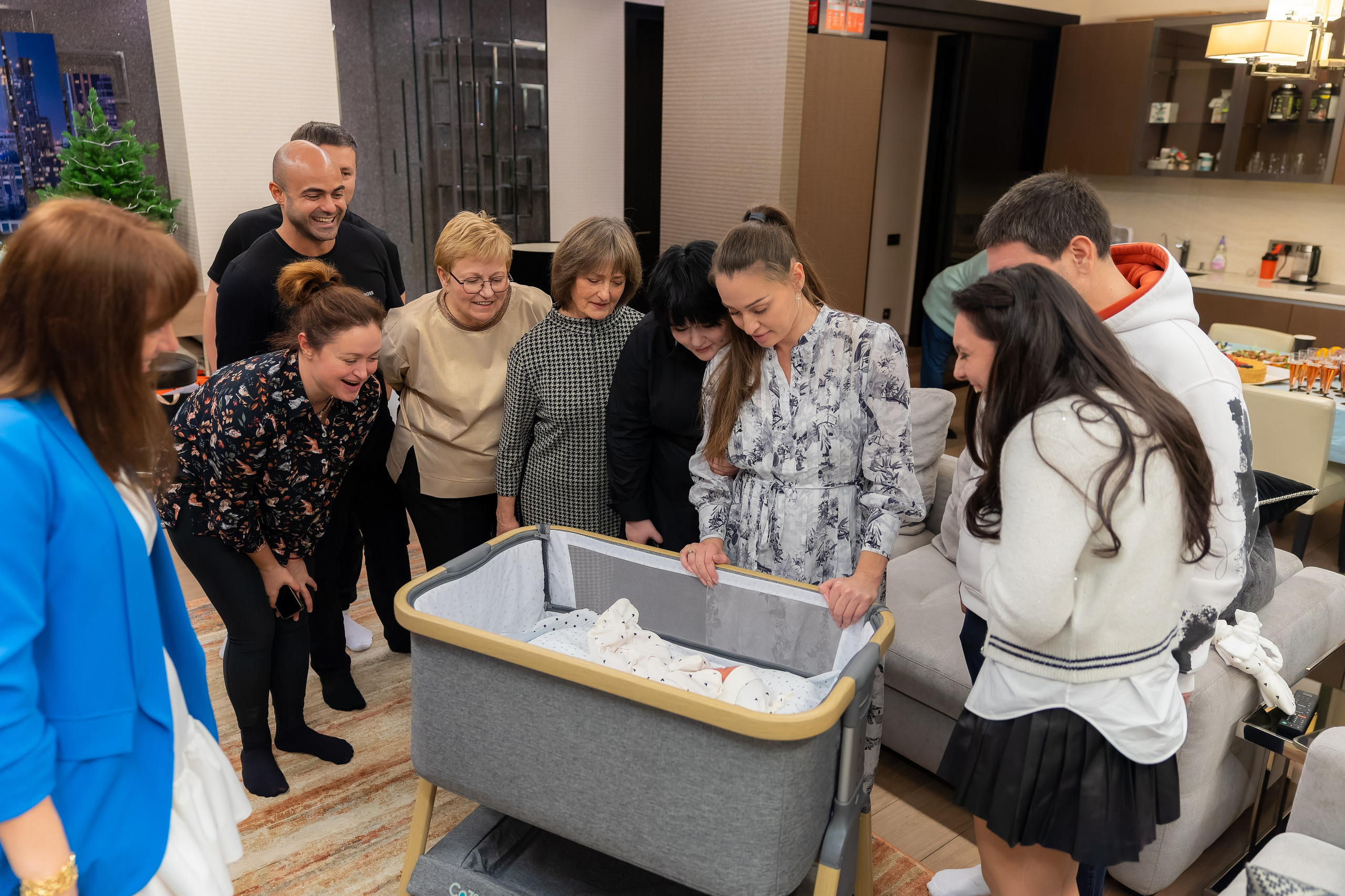 Фото выписки — заказать фотографа на выписку из роддома в Москве. Фотографы на роды в Москве. Фото и видео родов. Фотопроект «Продолжение рода»