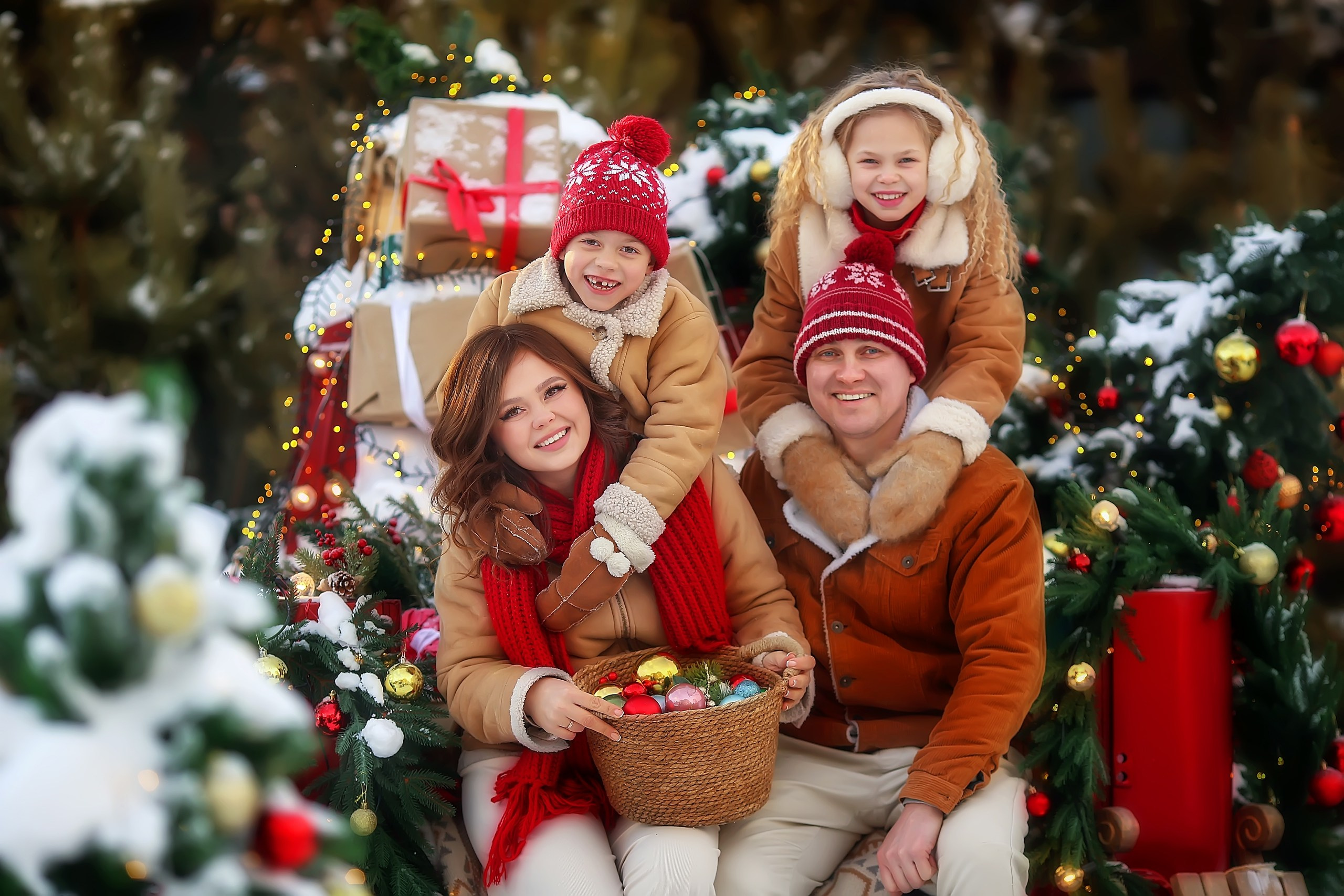 Новогодняя семейная фотосессия. Семейный и детский фотограф Екатеринбург