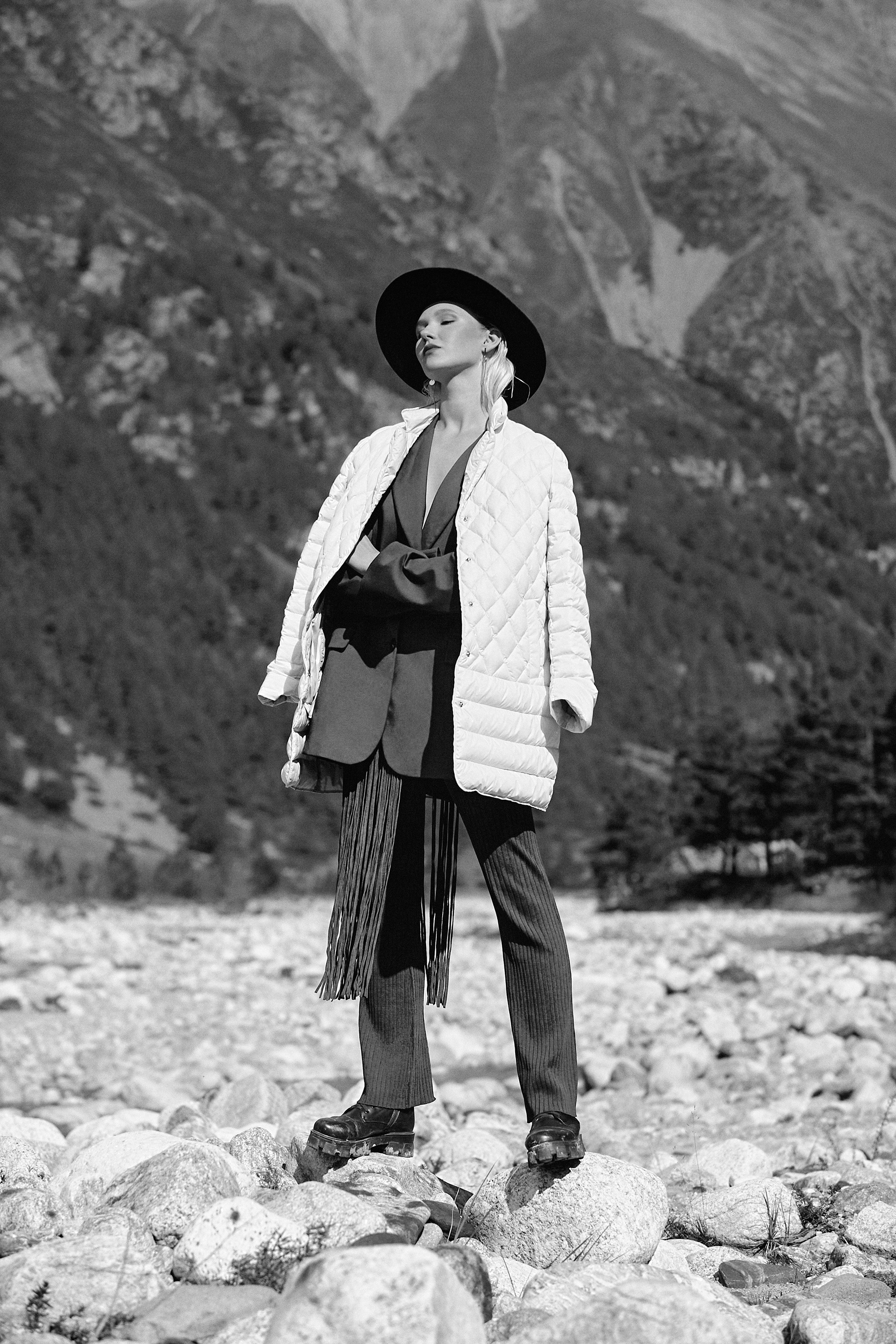 Выездная съемка для брендов в горах. Фотограф Продюсер в горах КБР / Москва  Нальчик Горы