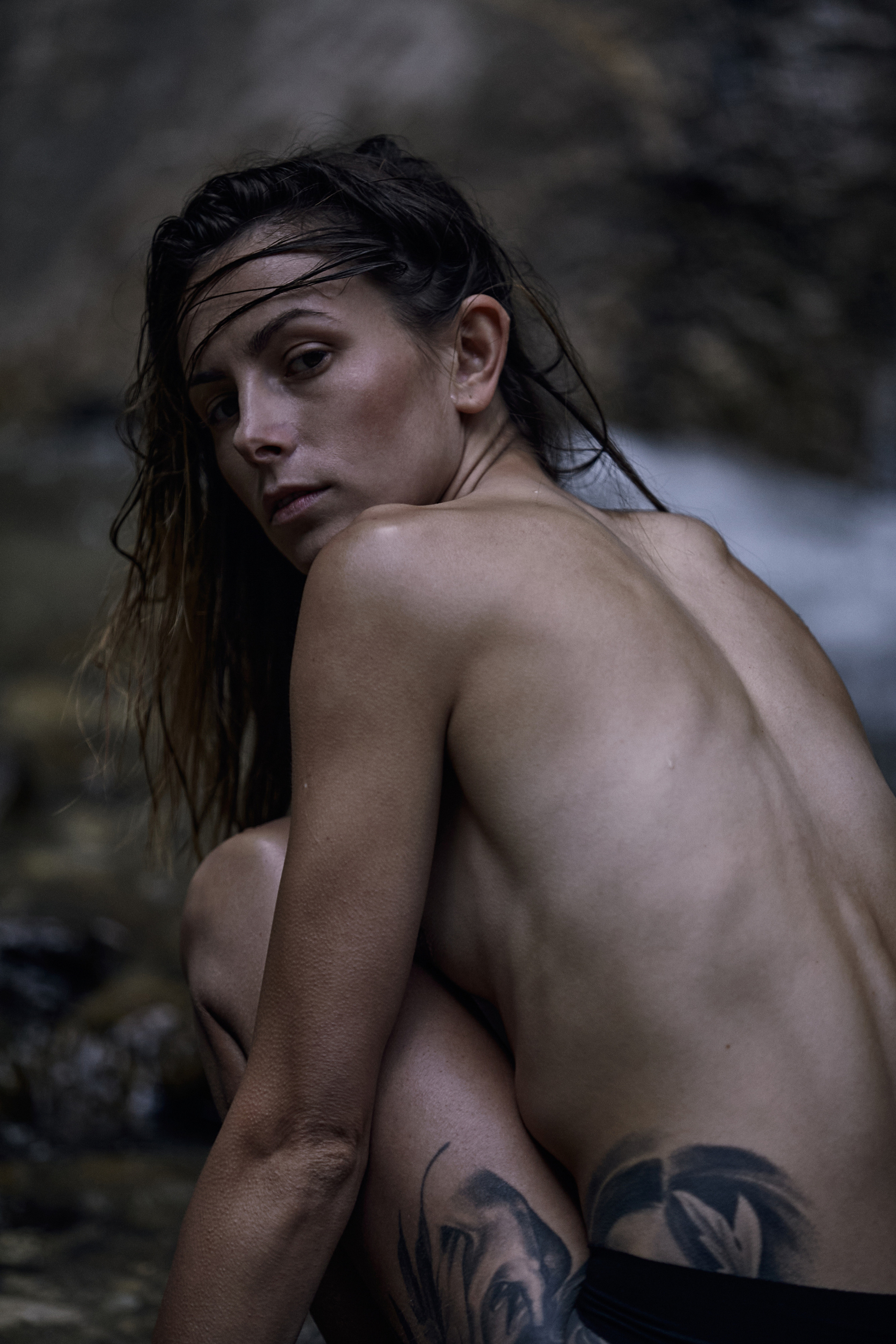 Фотосессия у водопада в горах Кабардино-Балкарии. Фотограф Продюсер в горах КБР / Москва  Нальчик Горы