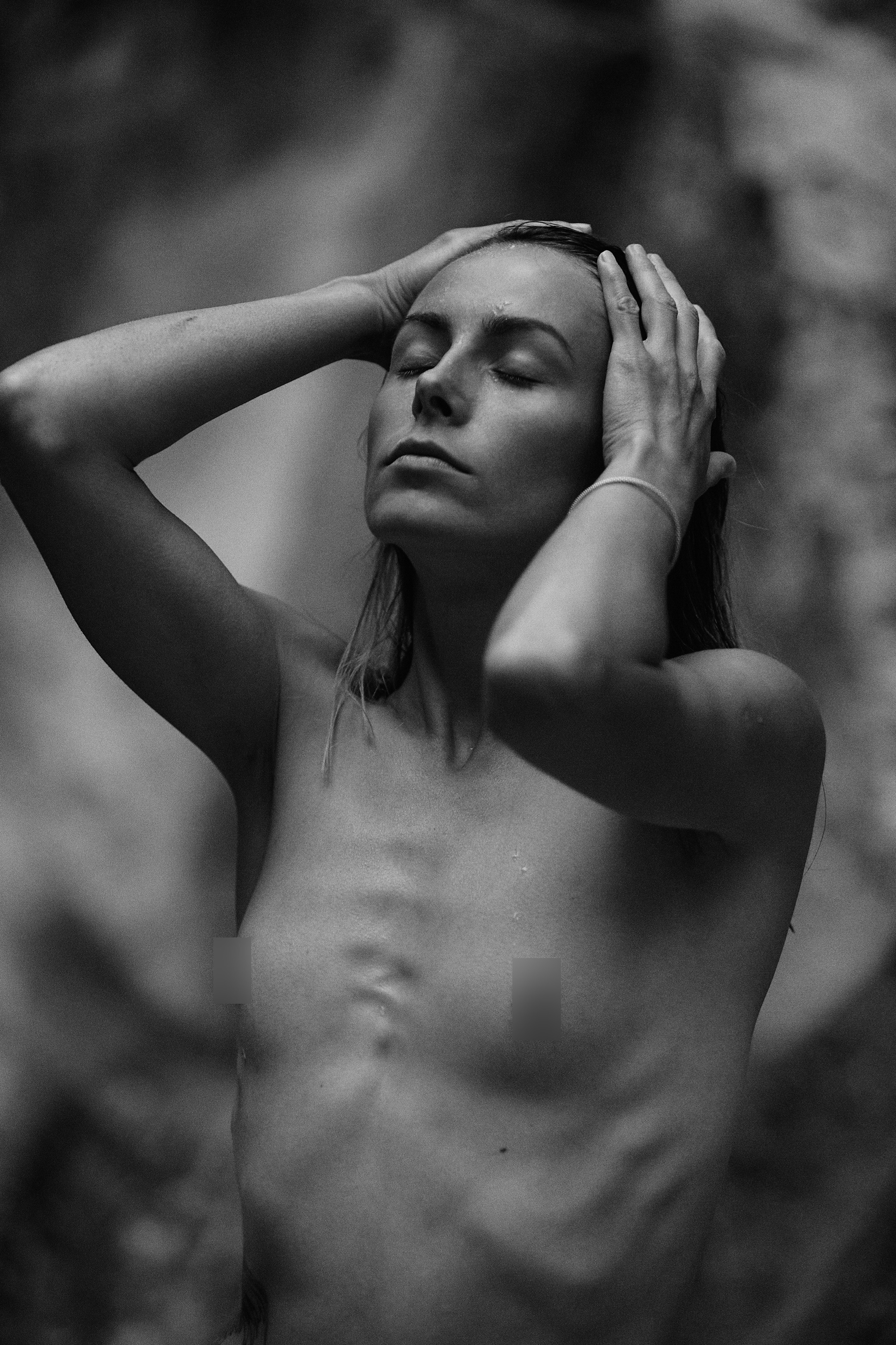 Фотосессия у водопада в горах Кабардино-Балкарии. Фотограф Продюсер в горах КБР / Москва  Нальчик Горы