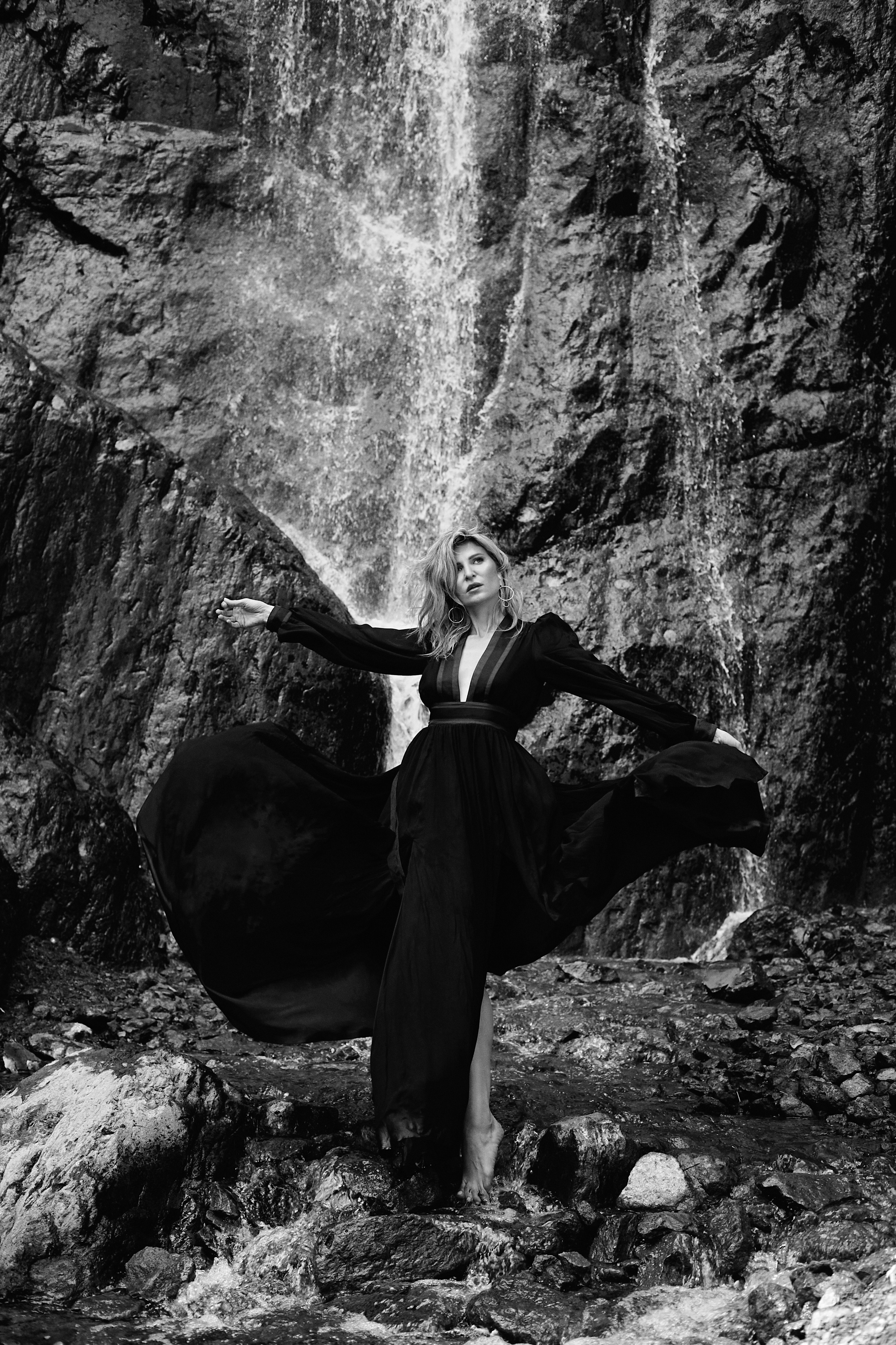 Фотосессия у водопада в Кабардино-Балкарии. Фотограф Продюсер в горах КБР / Москва  Нальчик Горы