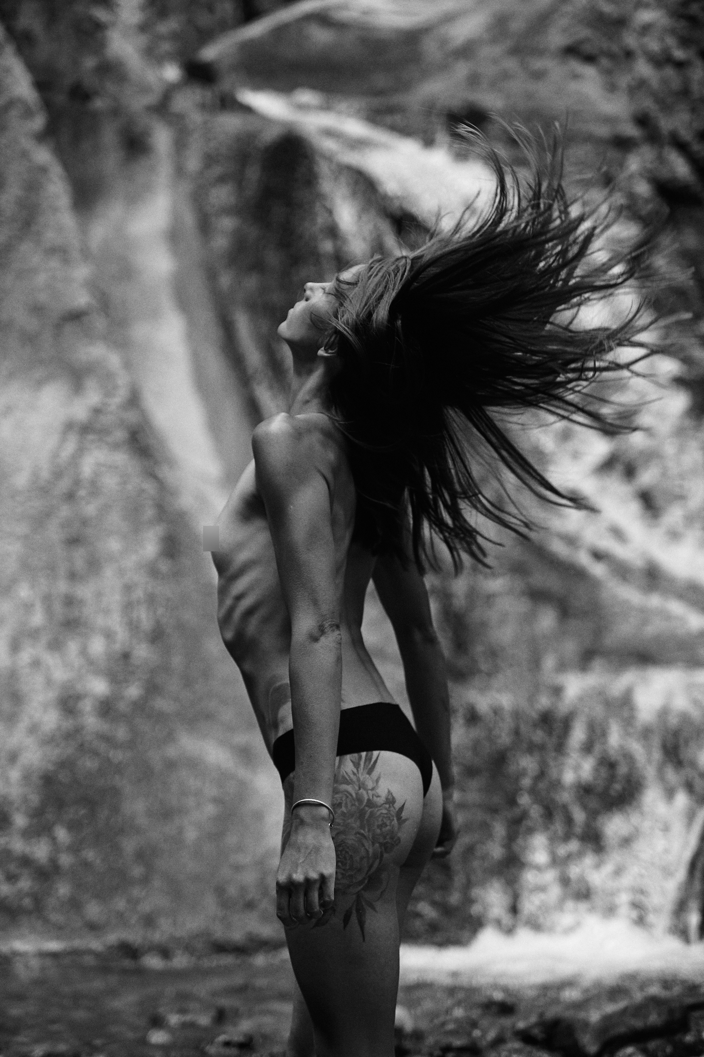 Фотосессия у водопада в горах Кабардино-Балкарии. Фотограф Продюсер в горах КБР / Москва  Нальчик Горы