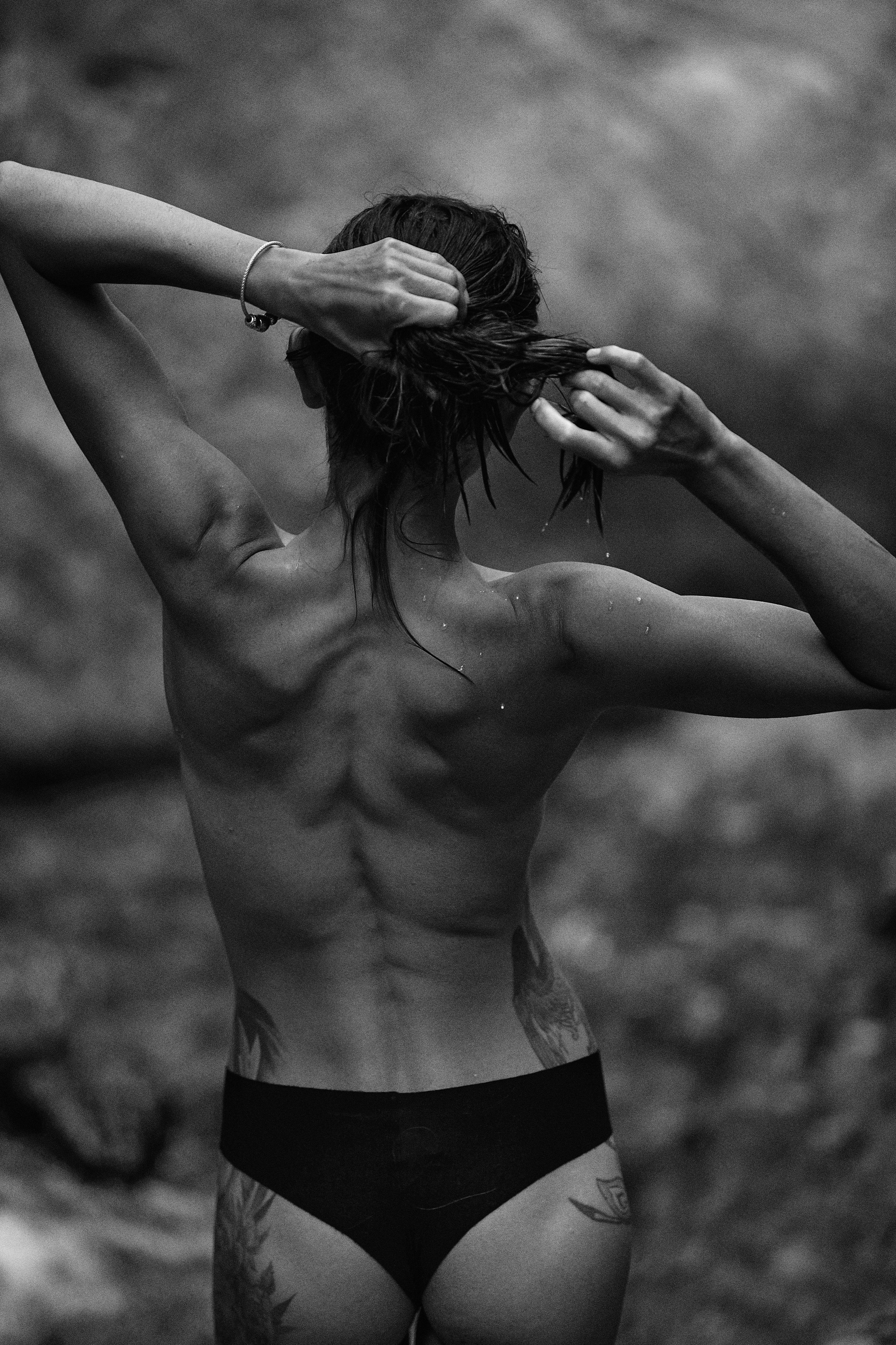 Фотосессия у водопада в горах Кабардино-Балкарии. Фотограф Продюсер в горах КБР / Москва  Нальчик Горы