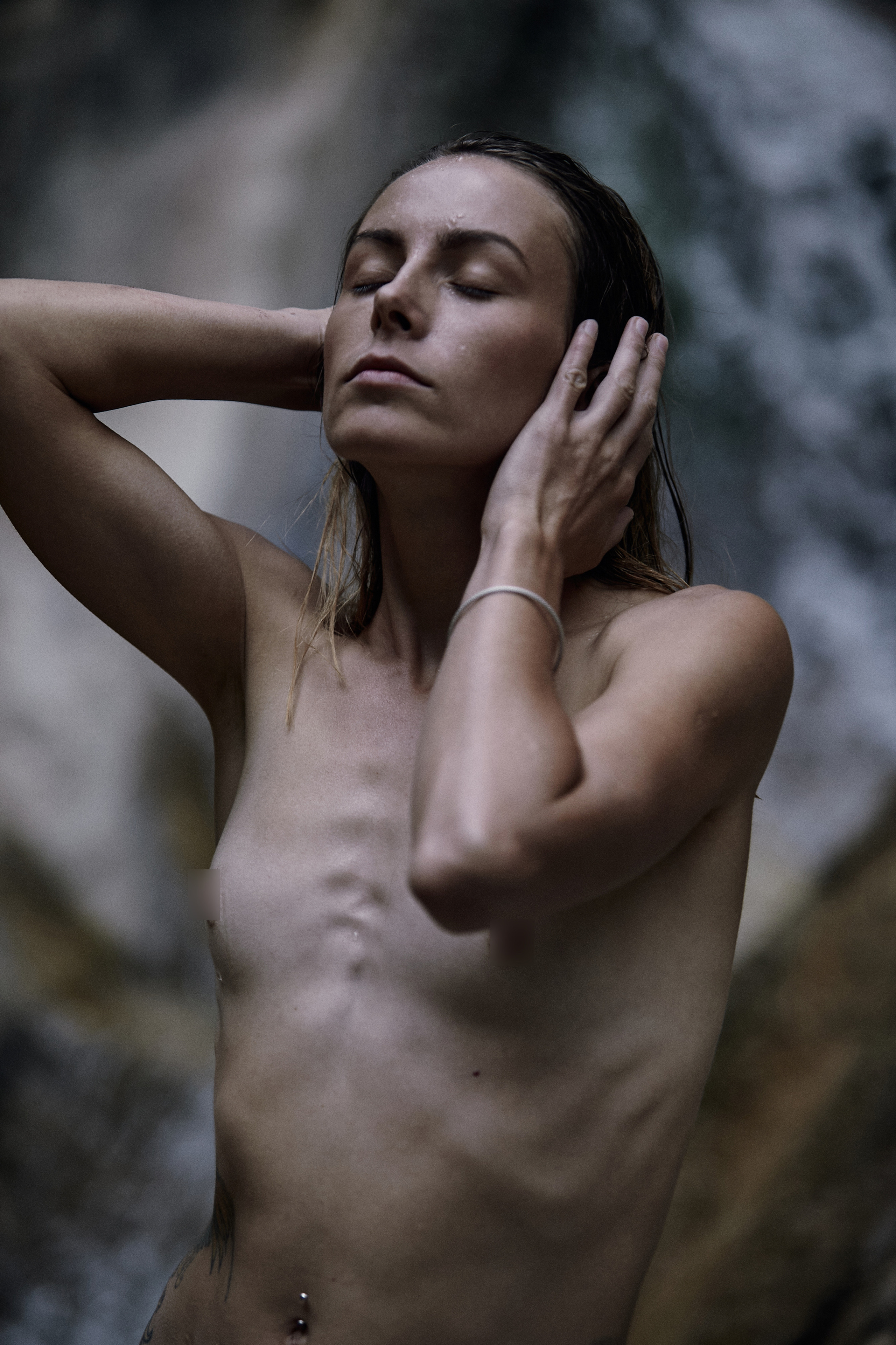 Фотосессия у водопада в горах Кабардино-Балкарии. Фотограф Продюсер в горах КБР / Москва  Нальчик Горы