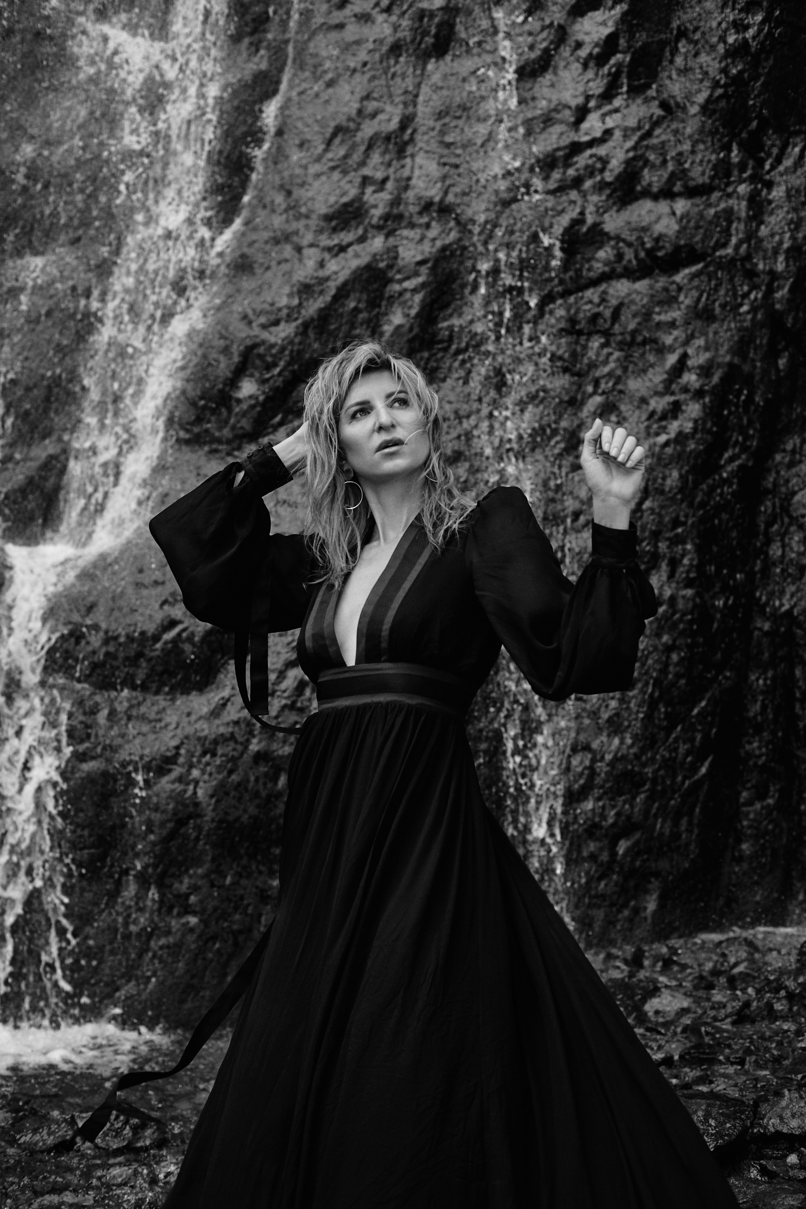 Фотосессия у водопада в Кабардино-Балкарии. Фотограф Продюсер в горах КБР / Москва  Нальчик Горы