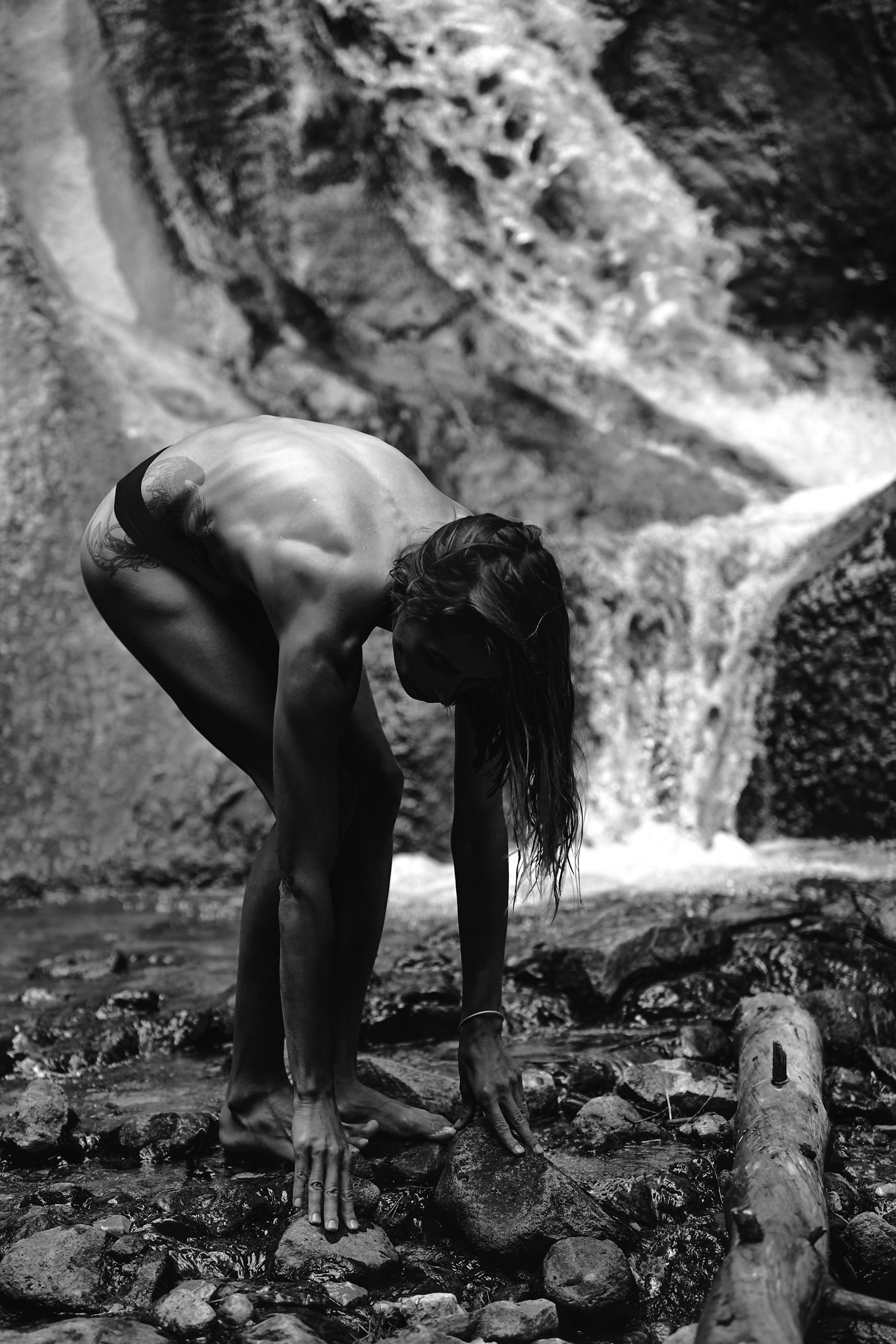 Фотосессия у водопада в горах Кабардино-Балкарии. Фотограф Продюсер в горах КБР / Москва  Нальчик Горы