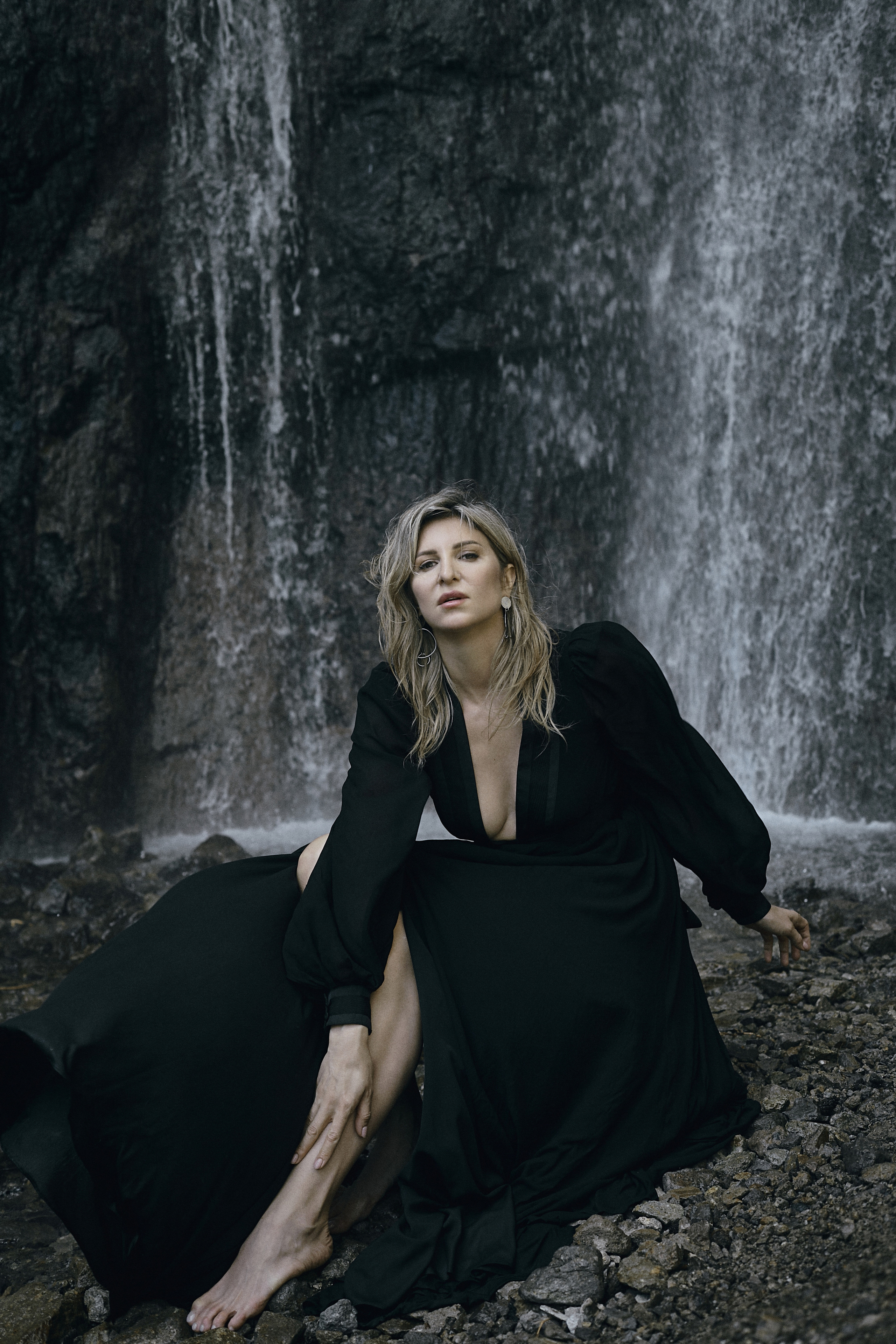 Фотосессия у водопада в Кабардино-Балкарии. Фотограф Продюсер в горах КБР / Москва  Нальчик Горы