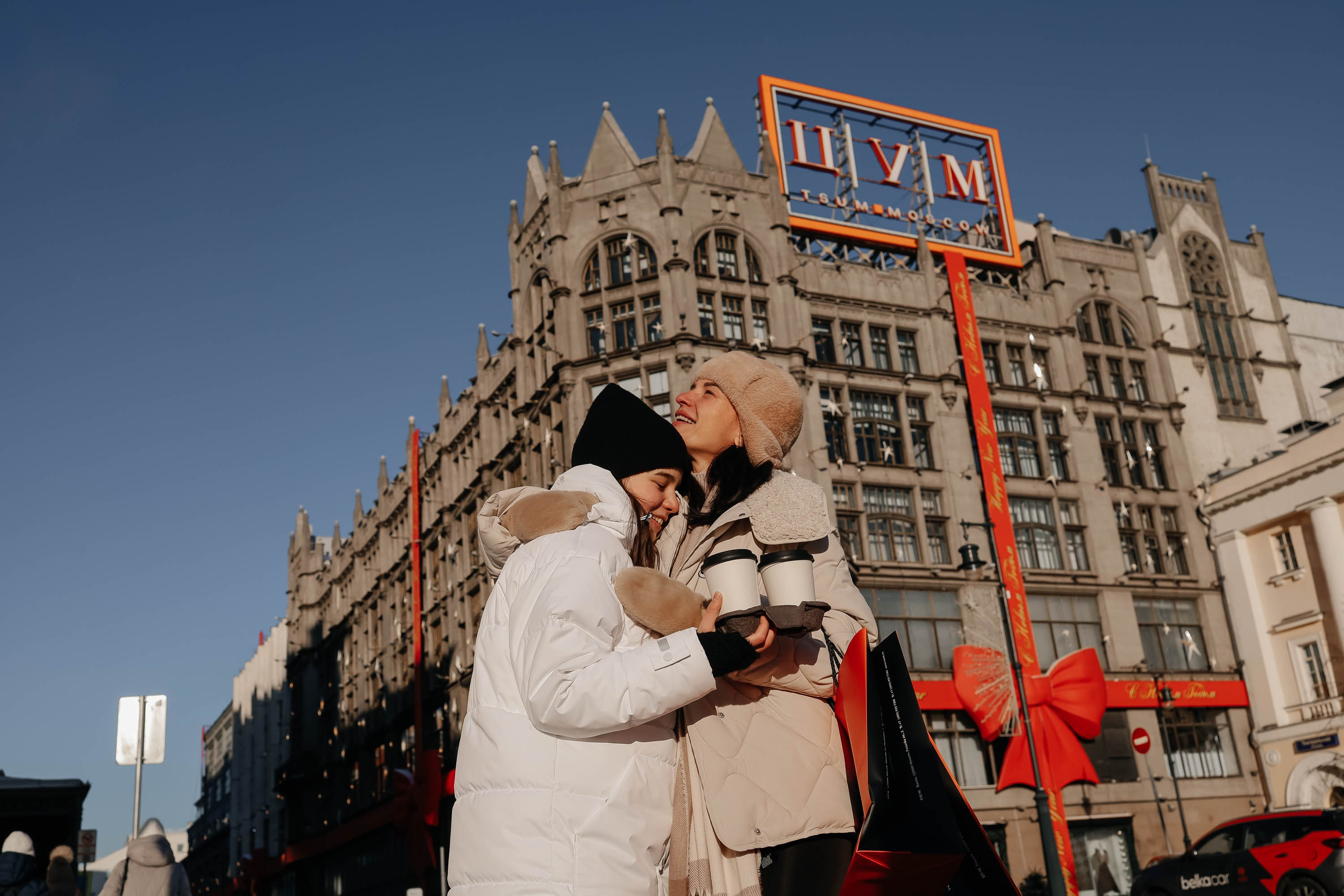 Мама с дочкой