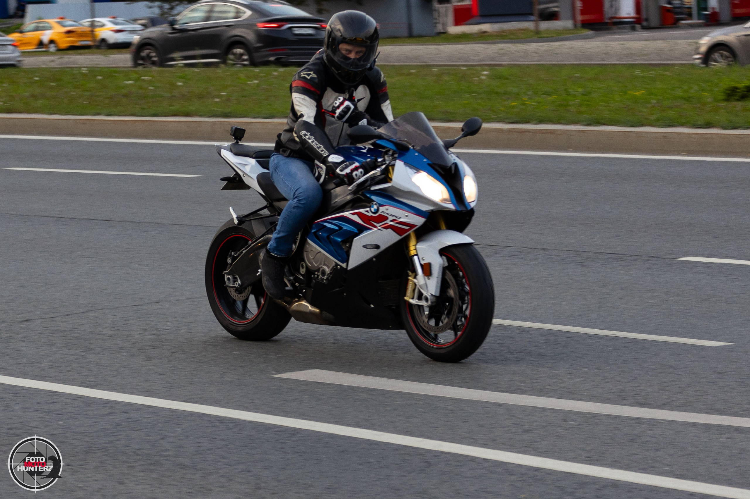 Мотоциклы на улицах города. Фотограф Ольга Гирусова «Пантерочка» Москва