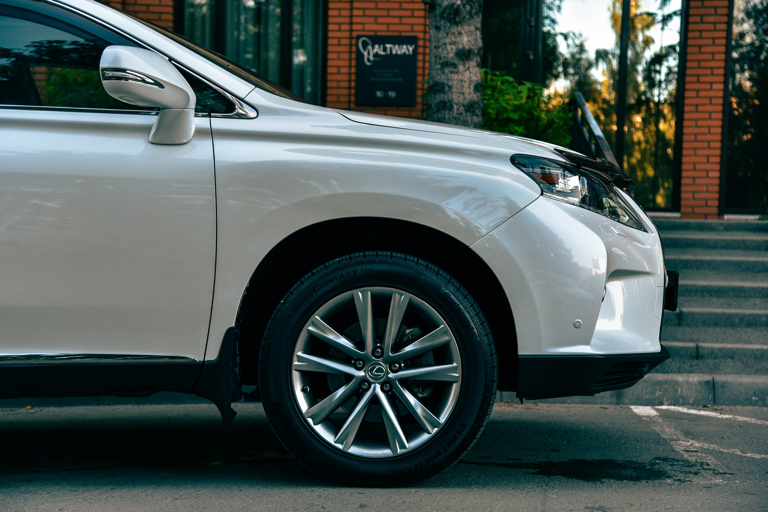 Профессиональная фотосессия Lexus в&nbsp;Новосибирске. Автомобильный фотограф Чанчин Владимир: детальные снимки кузова, интерьера и&nbsp;динамики. Съемка автомобиля для продажи