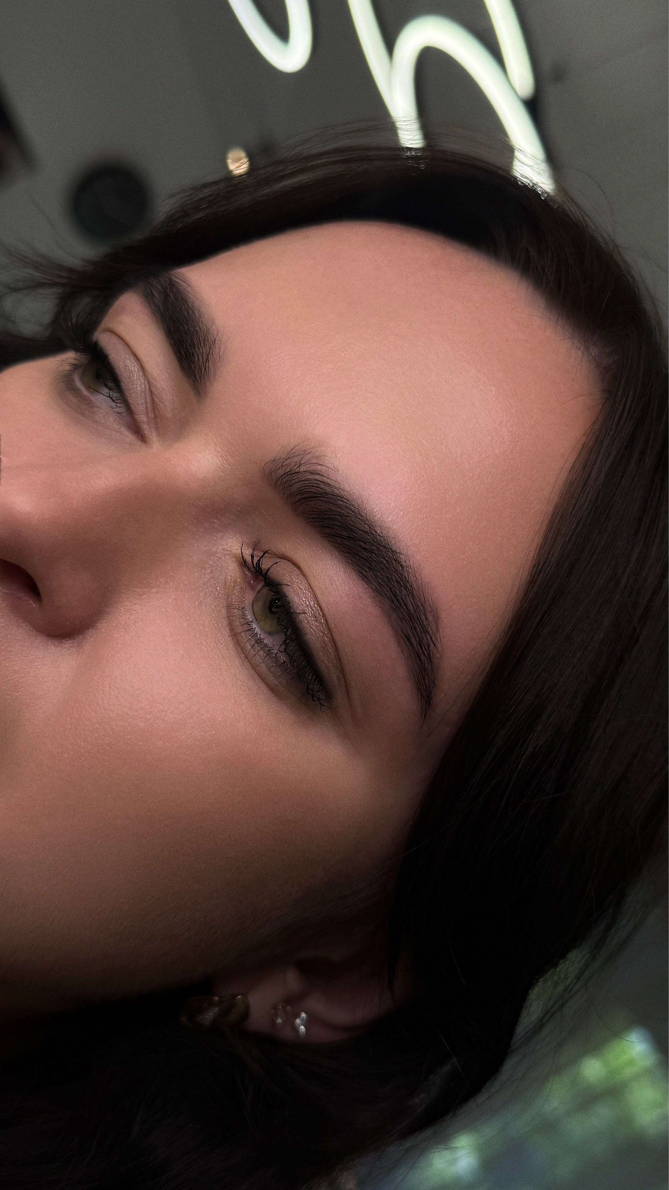 Брови. Студия визажистов, стилистов по прическам, бровистов и мастеров по ресницам