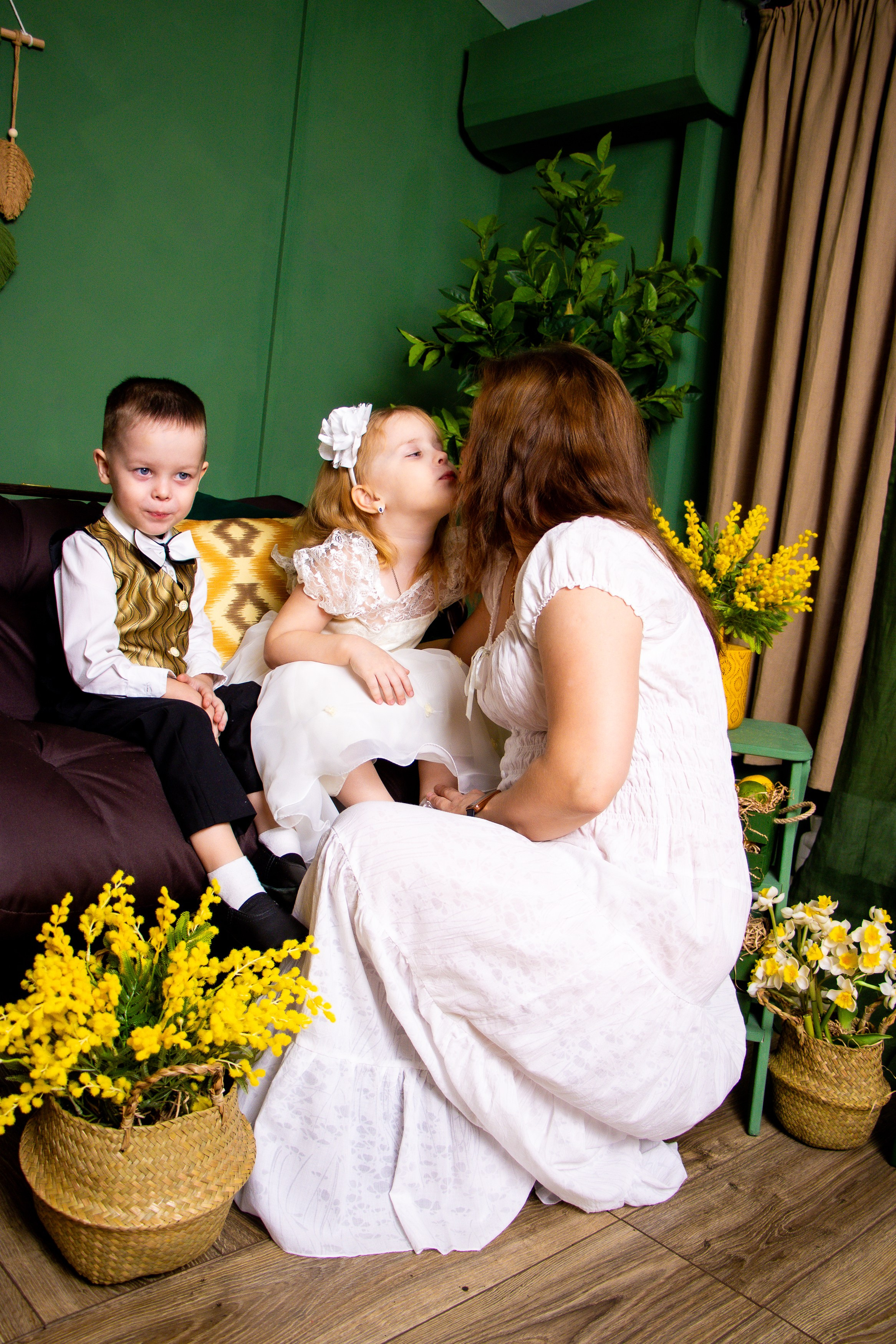 Семейная съемка с мимозой. Фотограф Татьяна Матрос