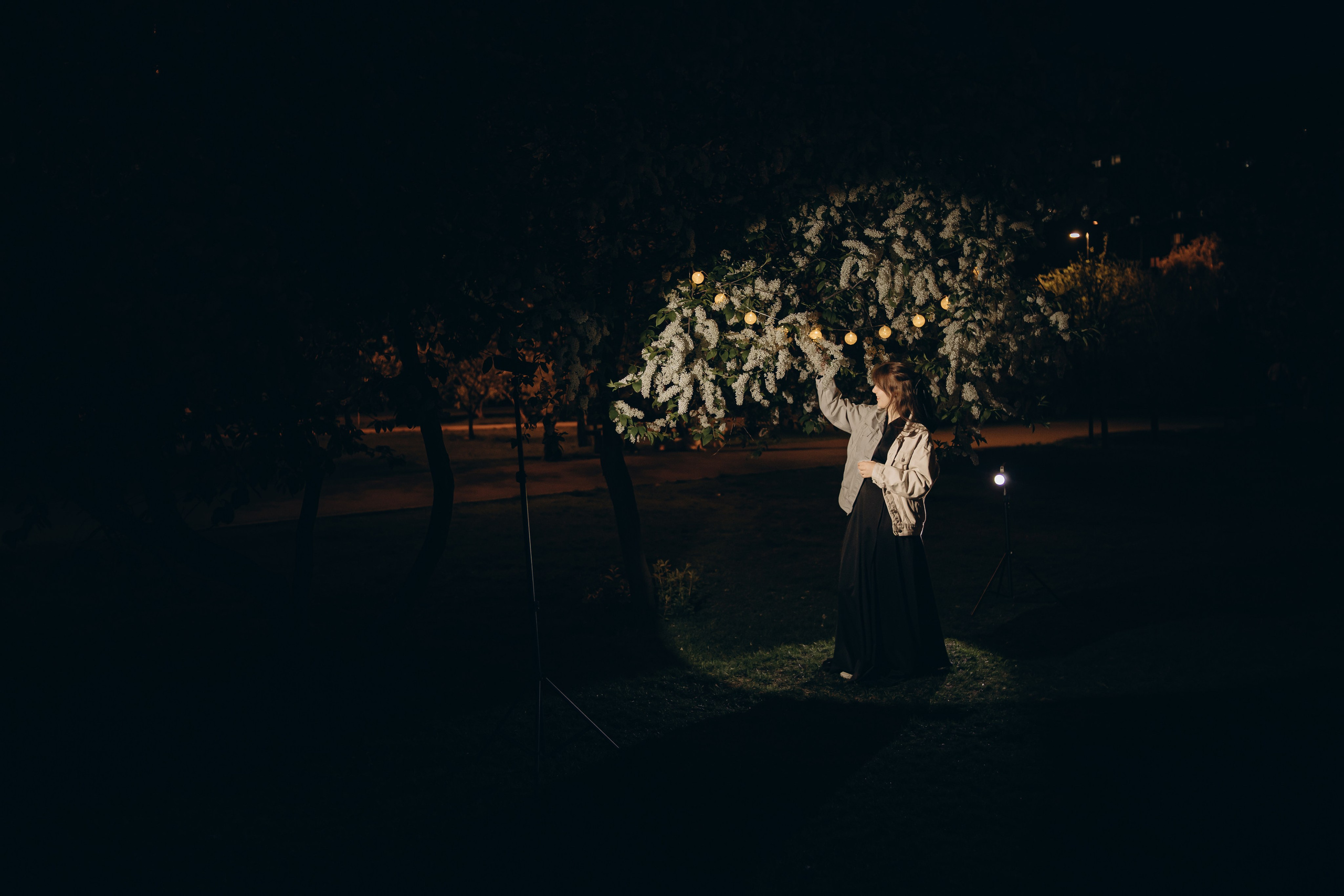 Ангелина. Ночь и цветы. Фотограф Регина Крикунова г. Красноярск