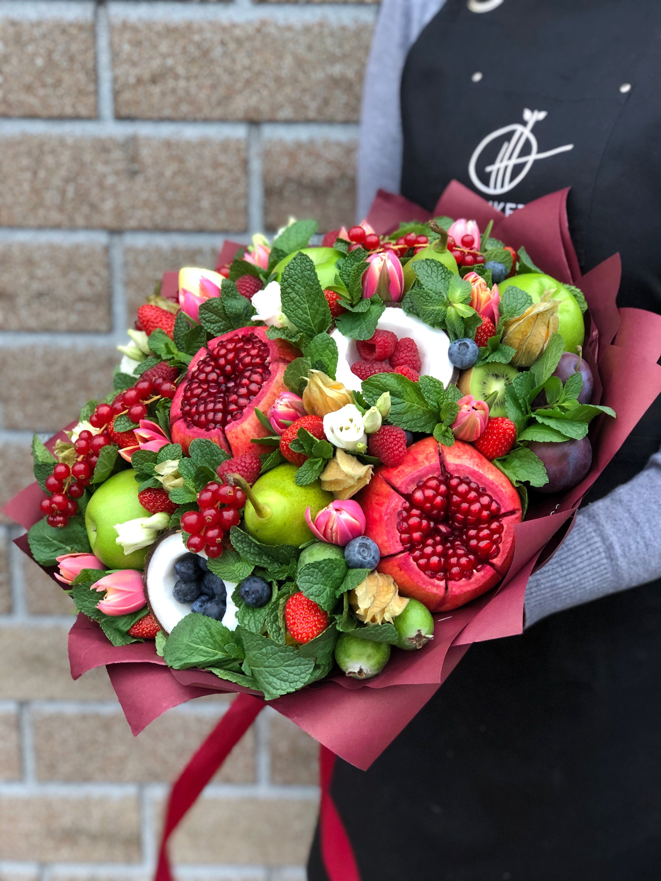 Фруктовые. Выездной кейтеринг, съедобные букеты, торты и сладости на заказ