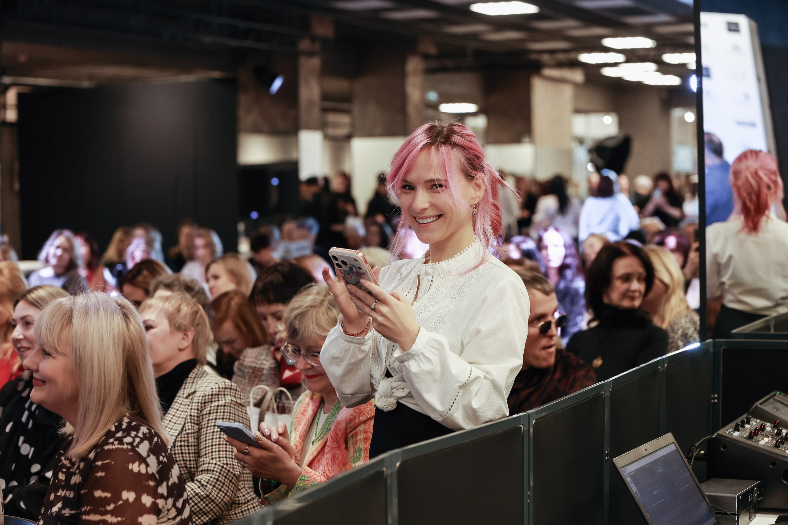 Репортажная фотосъёмка девятого Большого Женского Форума в Санкт-Петербурге. Профессиональный фотограф в Санкт-Петербурге Александр Волосенцев