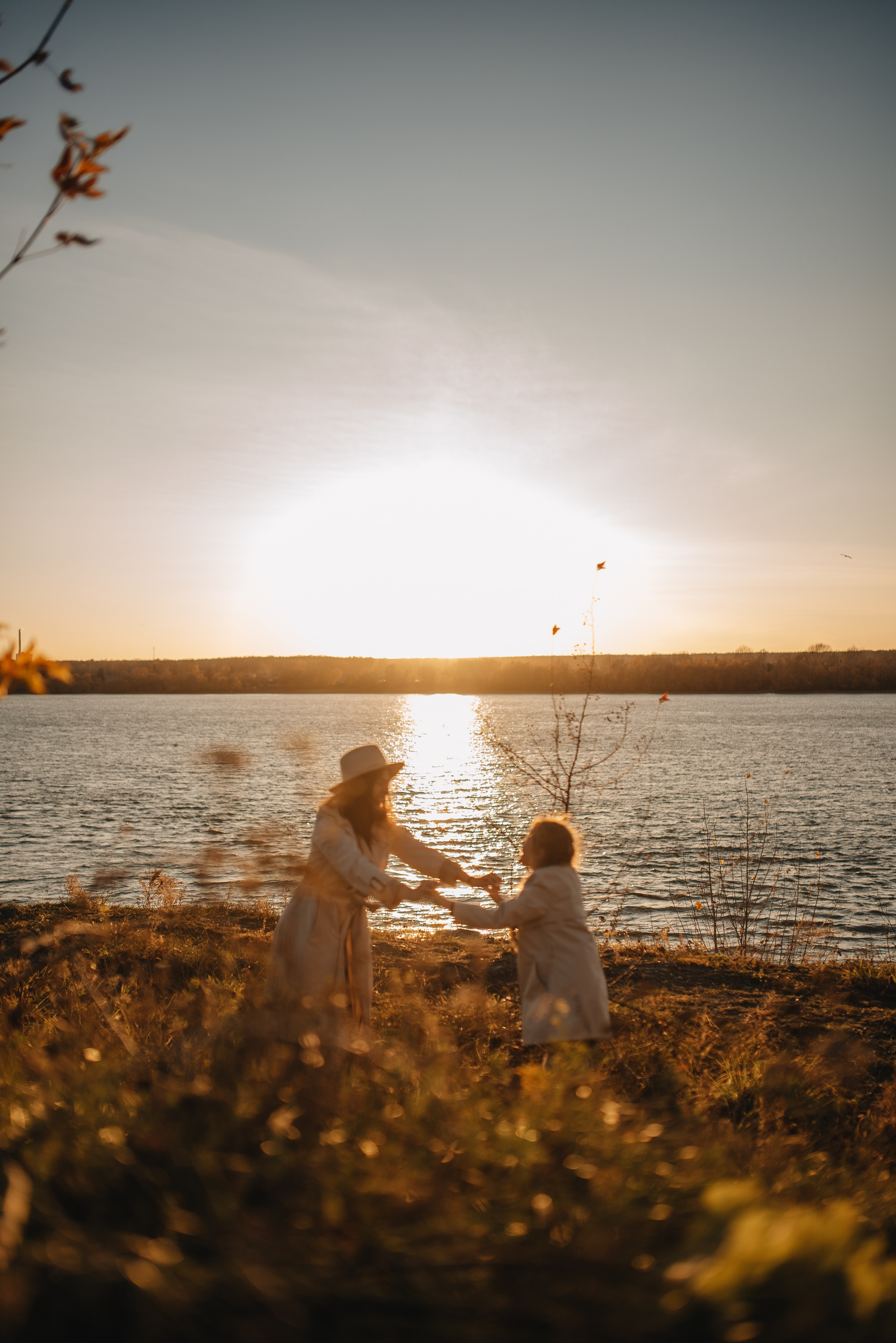 Катя и Варя (маяк). Семейная фотосессия в Новосибирске от фотографа Ольги Коваль