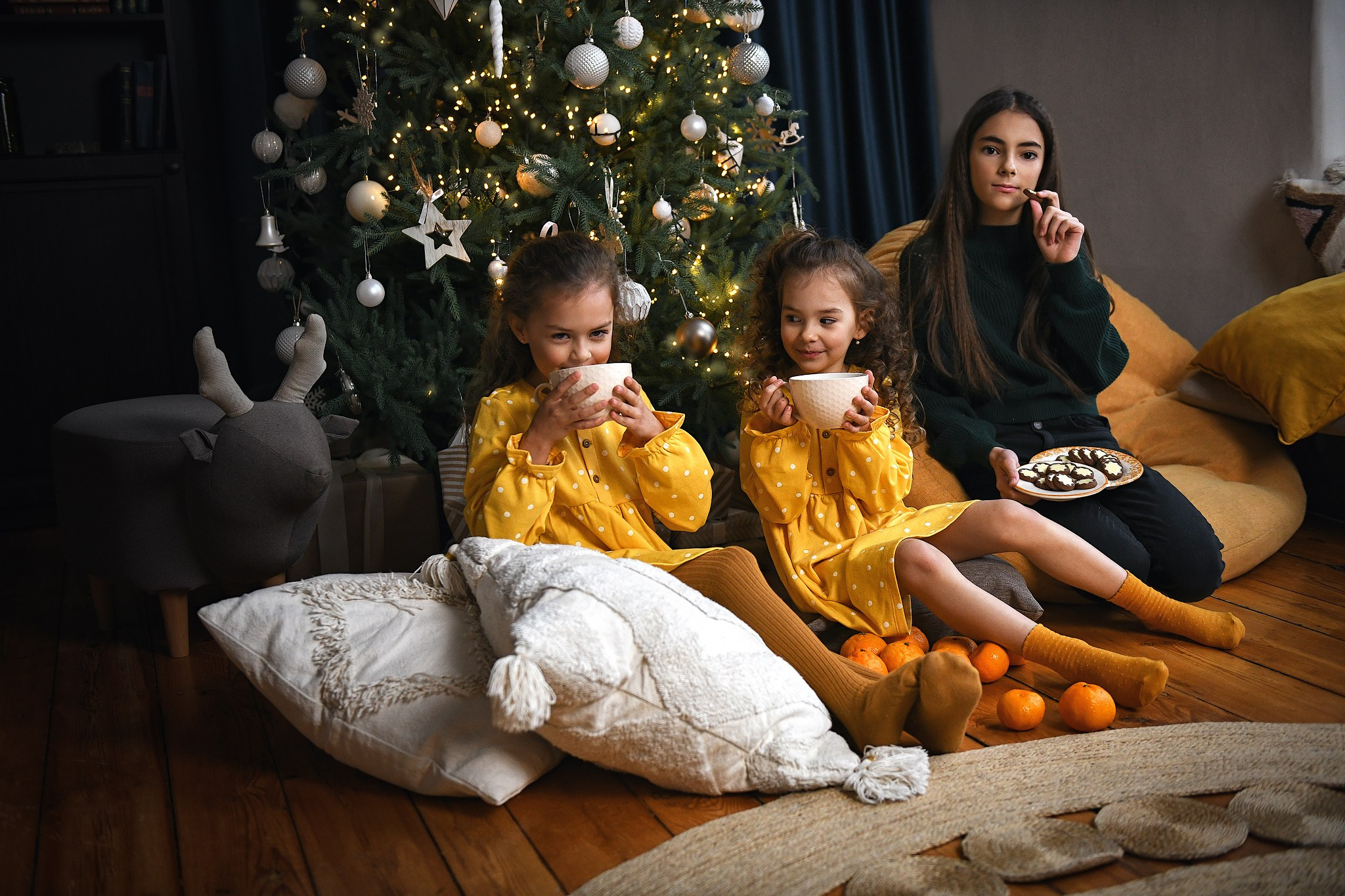 Новогодние истории Саши, Юляши и Софии. Студия История. Портретный и контент фотограф в Воронеже Елена Николайчик